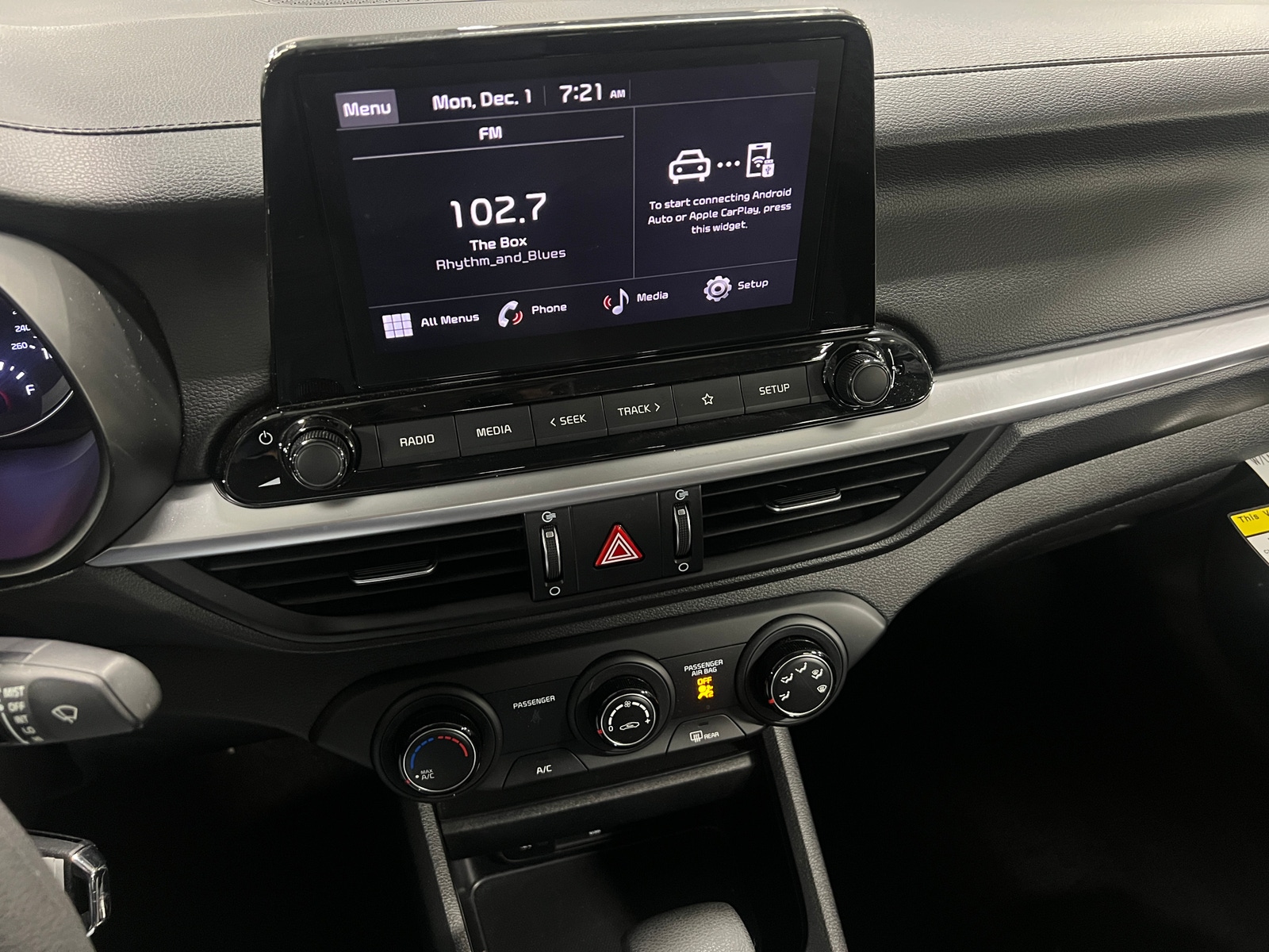 Thumbnail: 2023 Kia Forte - 4