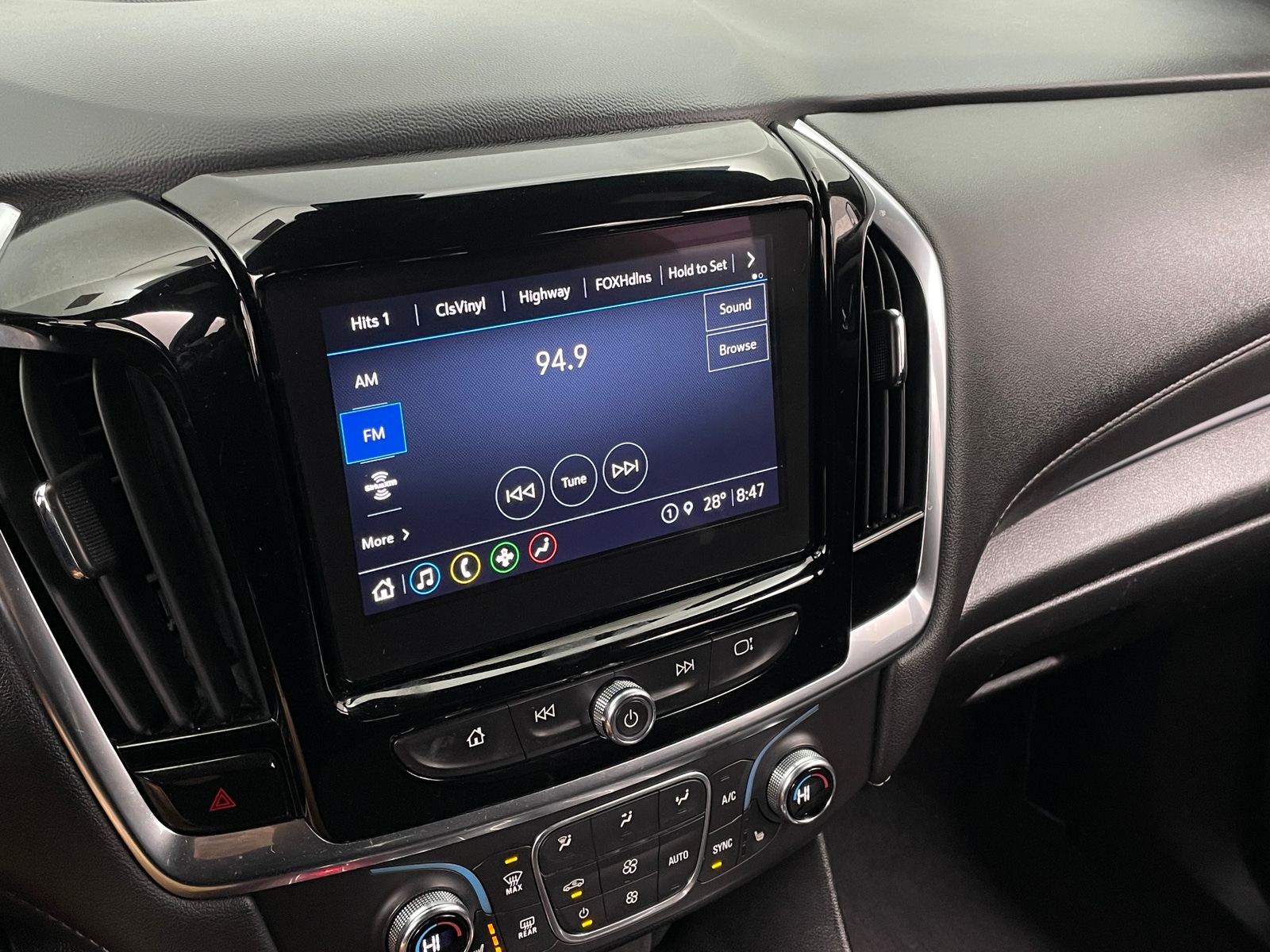 Thumbnail: 2022 Chevrolet Traverse - 4