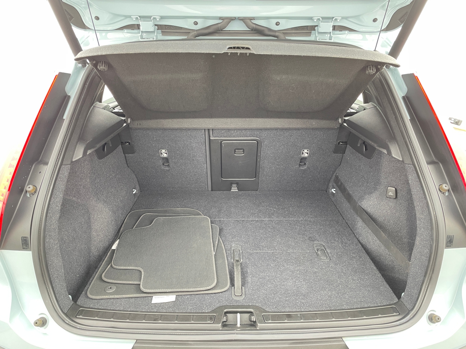 Thumbnail: 2019 Volvo XC40 - 7