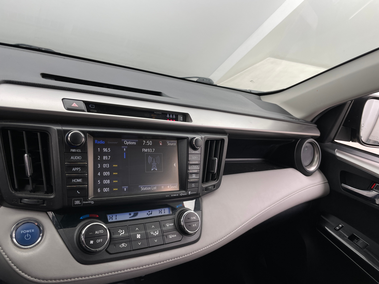 Thumbnail: 2018 Toyota RAV4 - 3