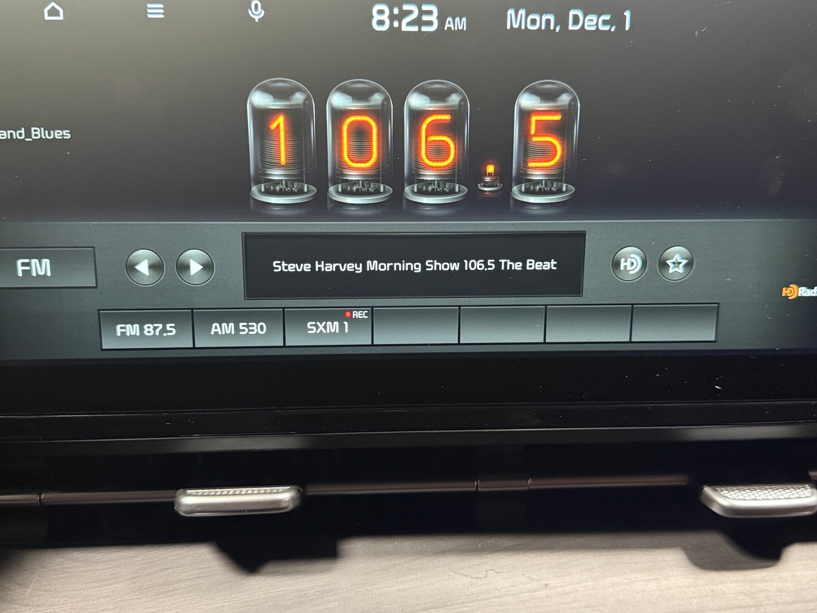 Thumbnail: 2022 Kia Carnival - 3