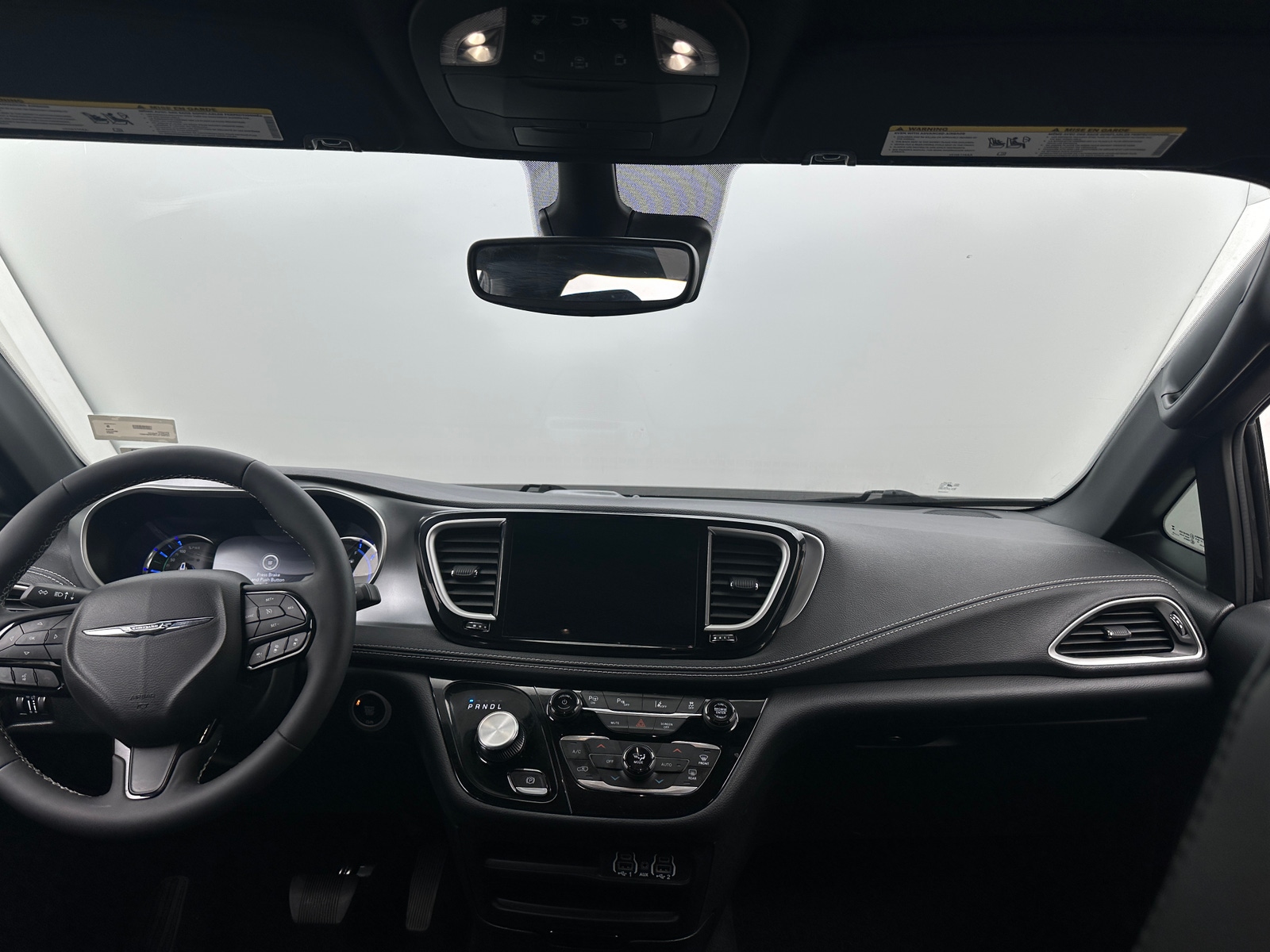 Thumbnail: 2023 Chrysler Pacifica - 3