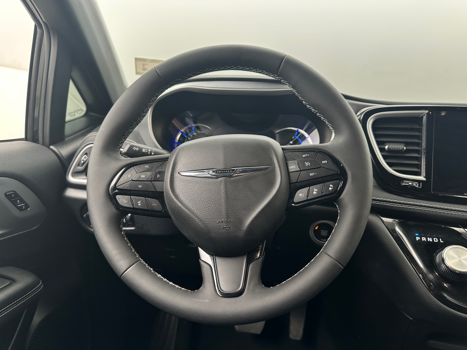 Thumbnail: 2023 Chrysler Pacifica - 5