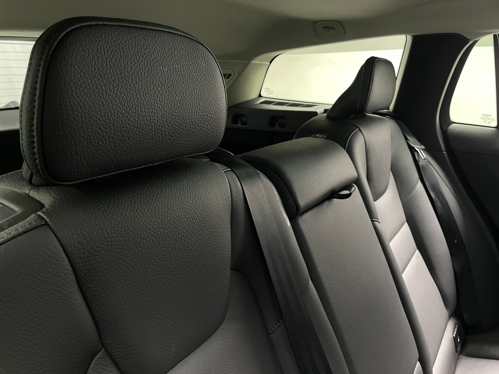 Thumbnail: 2025 Volvo V60 - 5