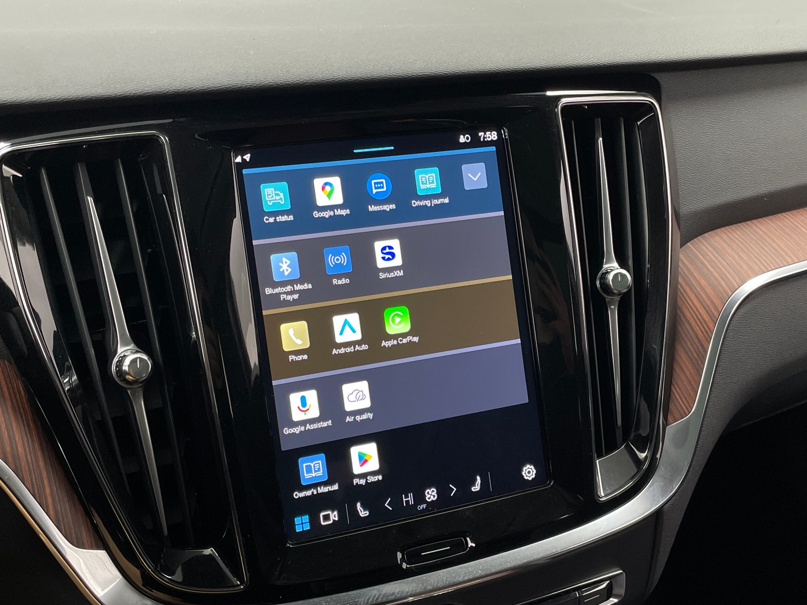 Thumbnail: 2025 Volvo V60 - 3