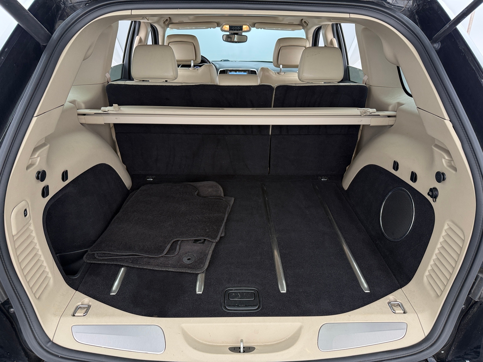 Thumbnail: 2017 Jeep Grand Cherokee - 6