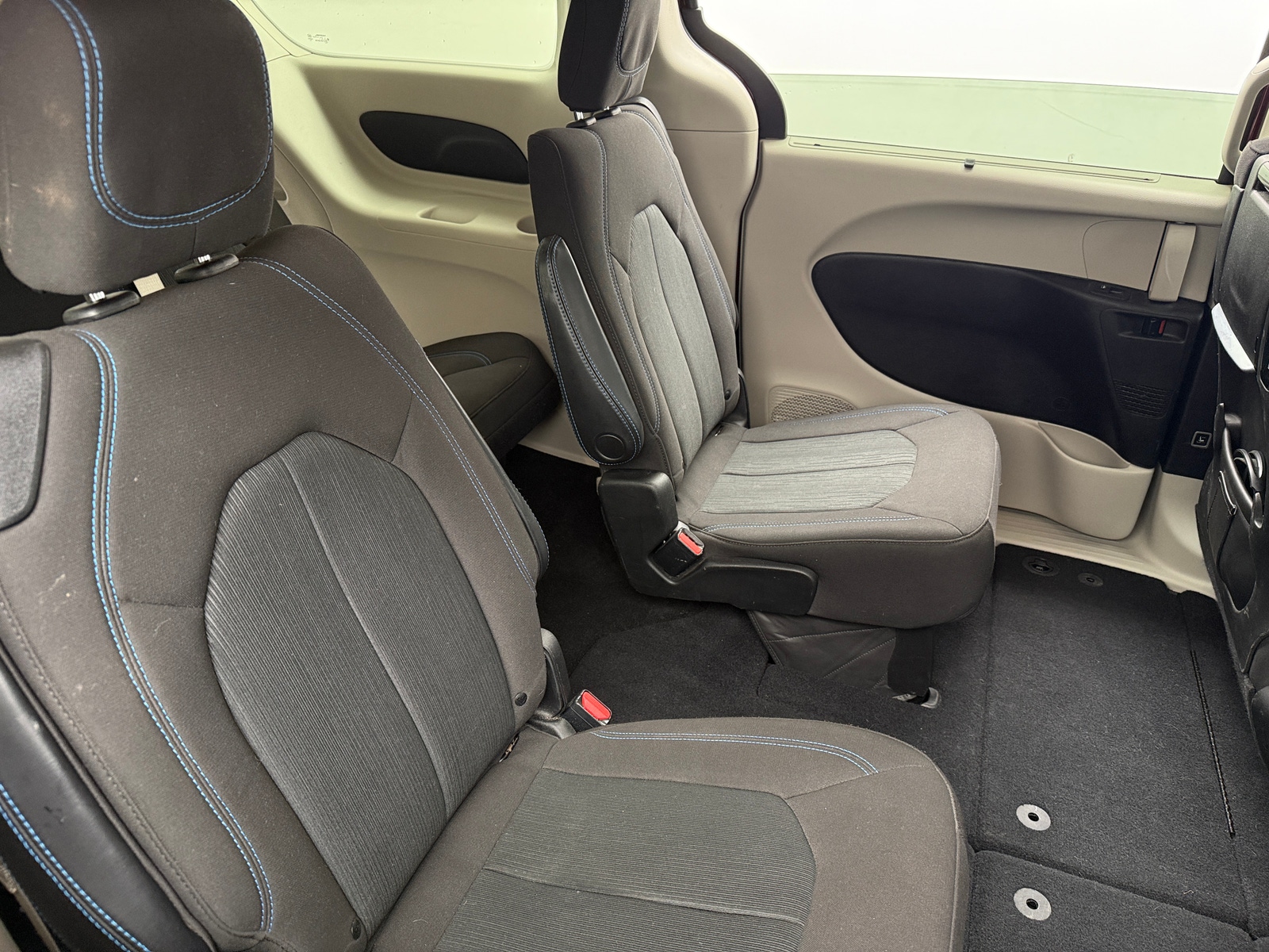 Thumbnail: 2021 Chrysler Pacifica - 6