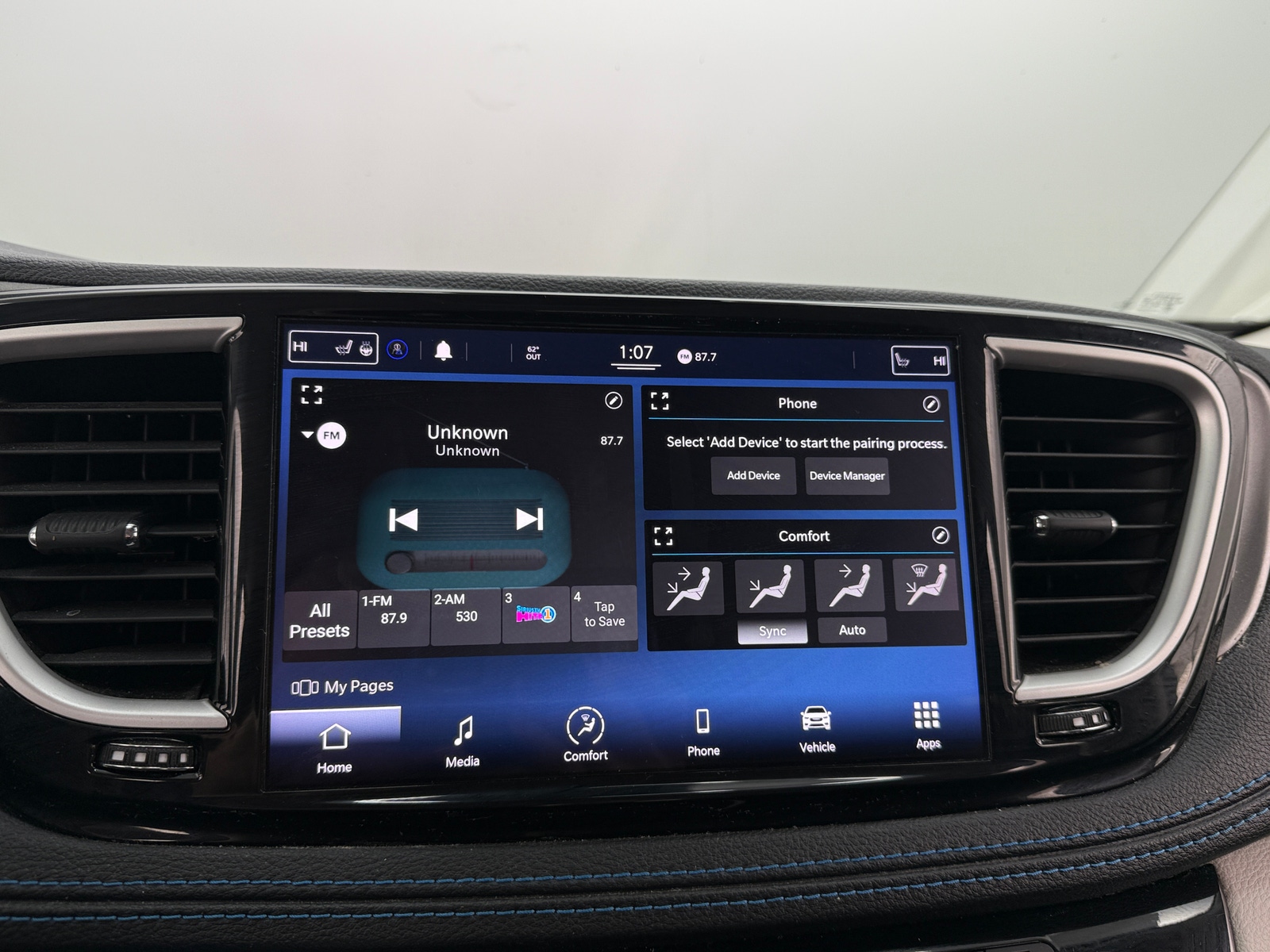 Thumbnail: 2021 Chrysler Pacifica - 4