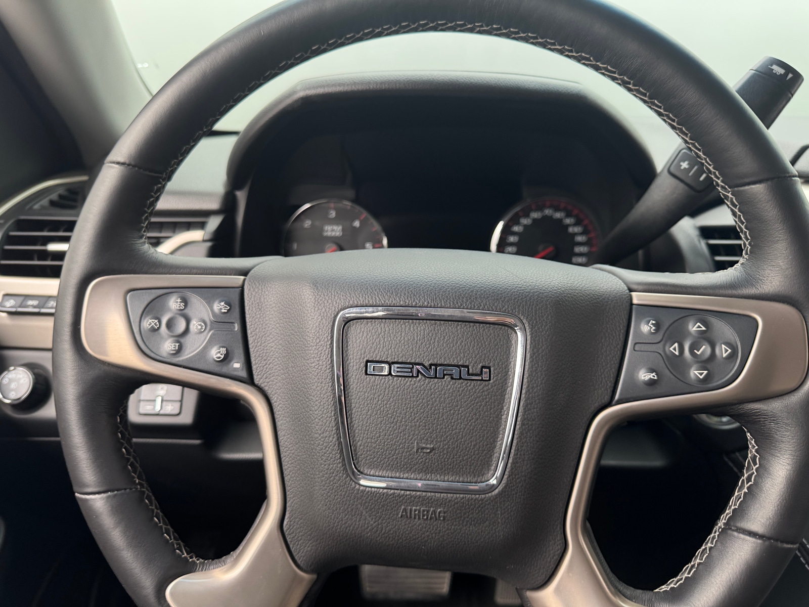 Thumbnail: 2015 GMC Yukon - 4