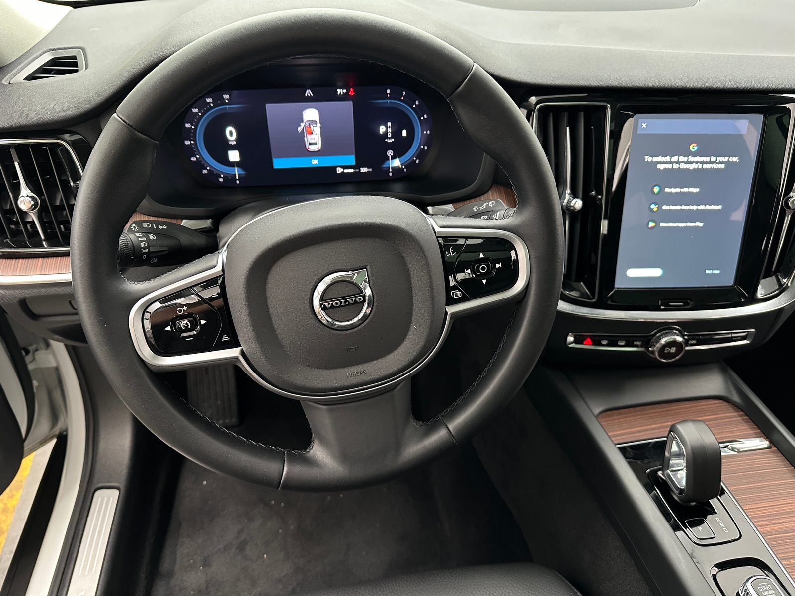 Thumbnail: 2025 Volvo V60 - 4