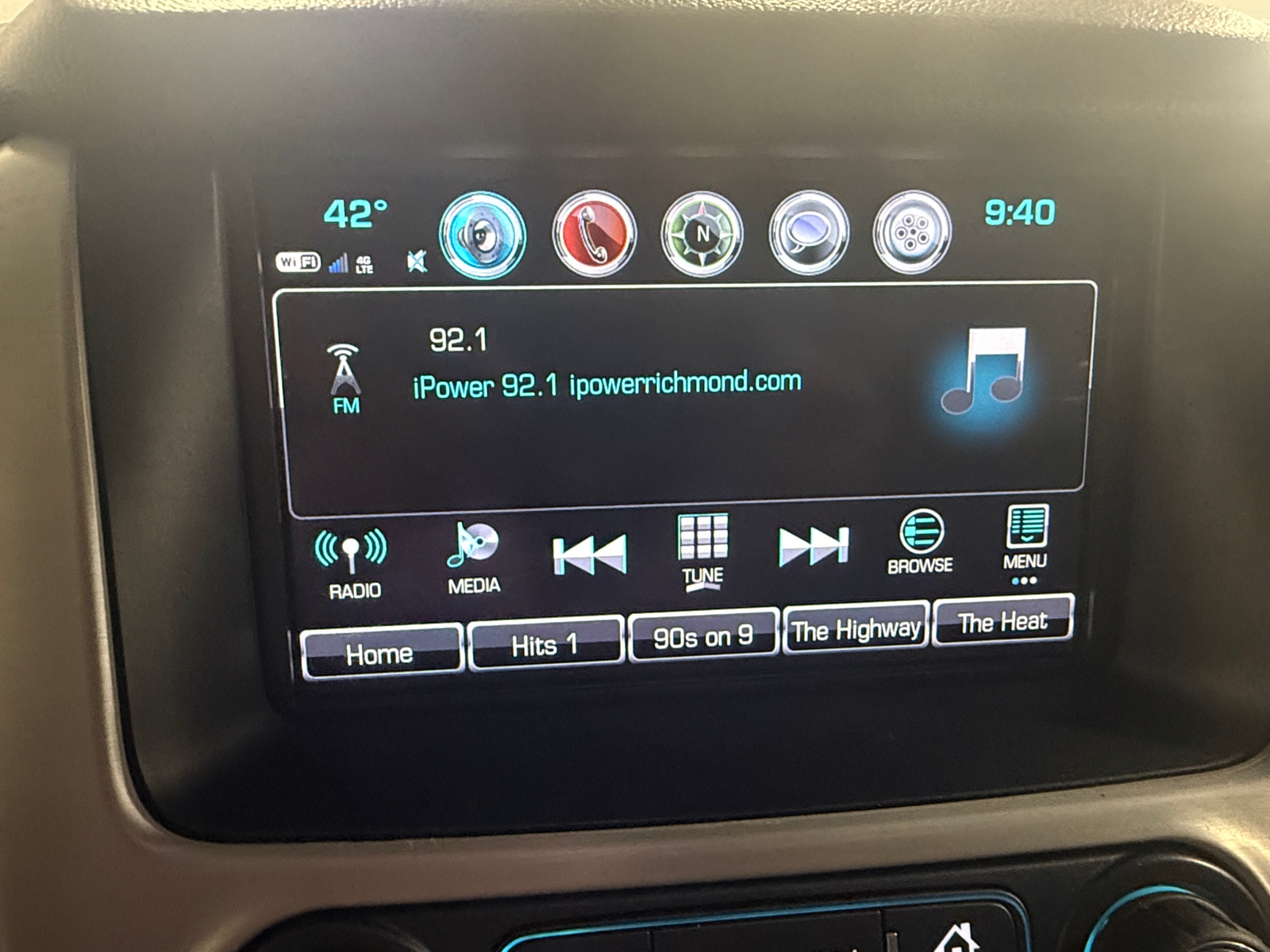 Thumbnail: 2018 GMC Yukon XL - 3