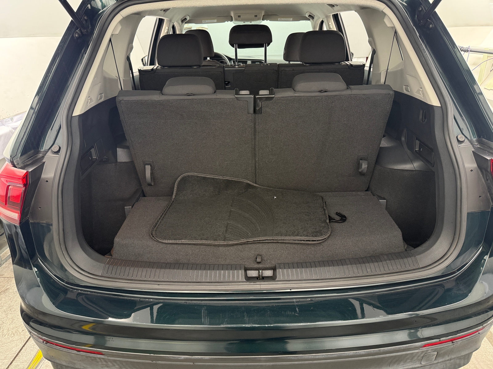 Thumbnail: 2019 Volkswagen Tiguan - 7