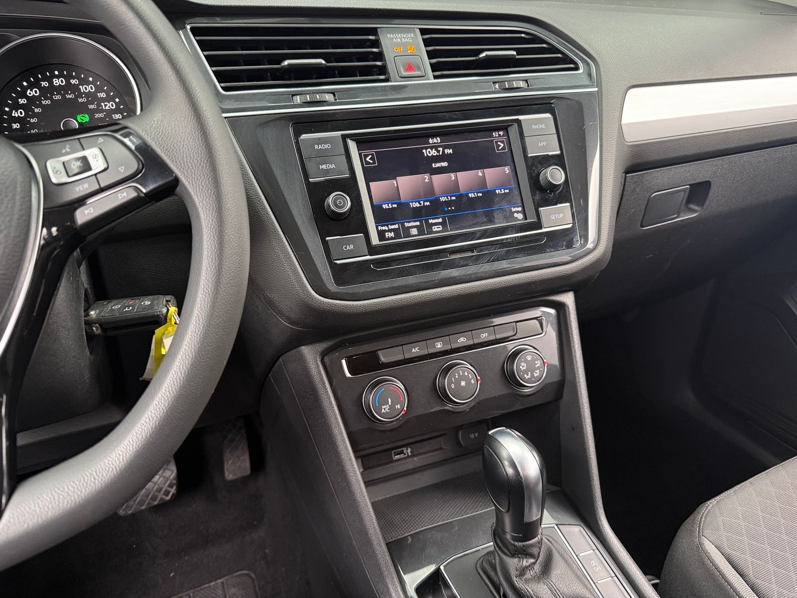 Thumbnail: 2019 Volkswagen Tiguan - 4