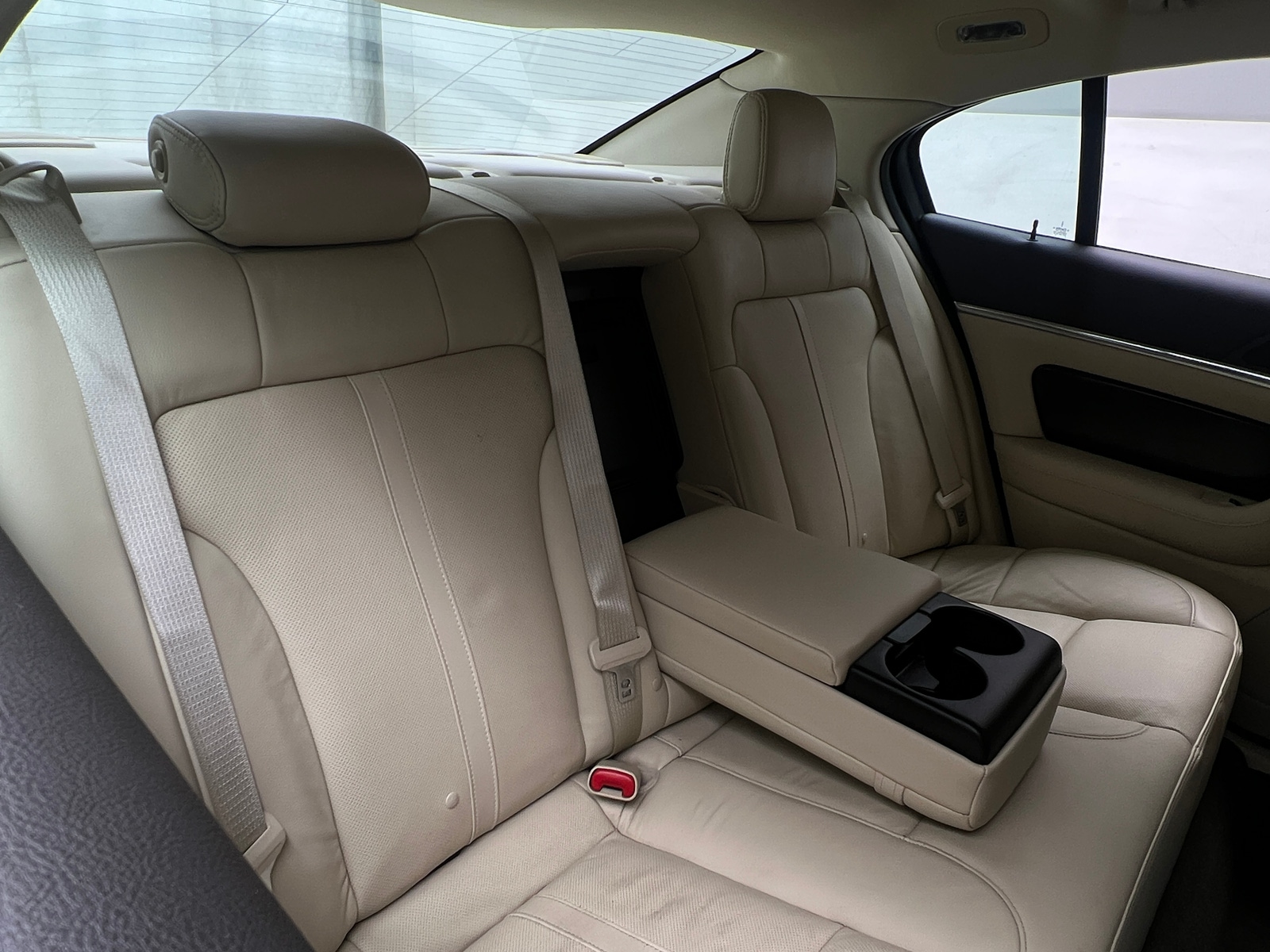 Thumbnail: 2015 Lincoln MKS - 5