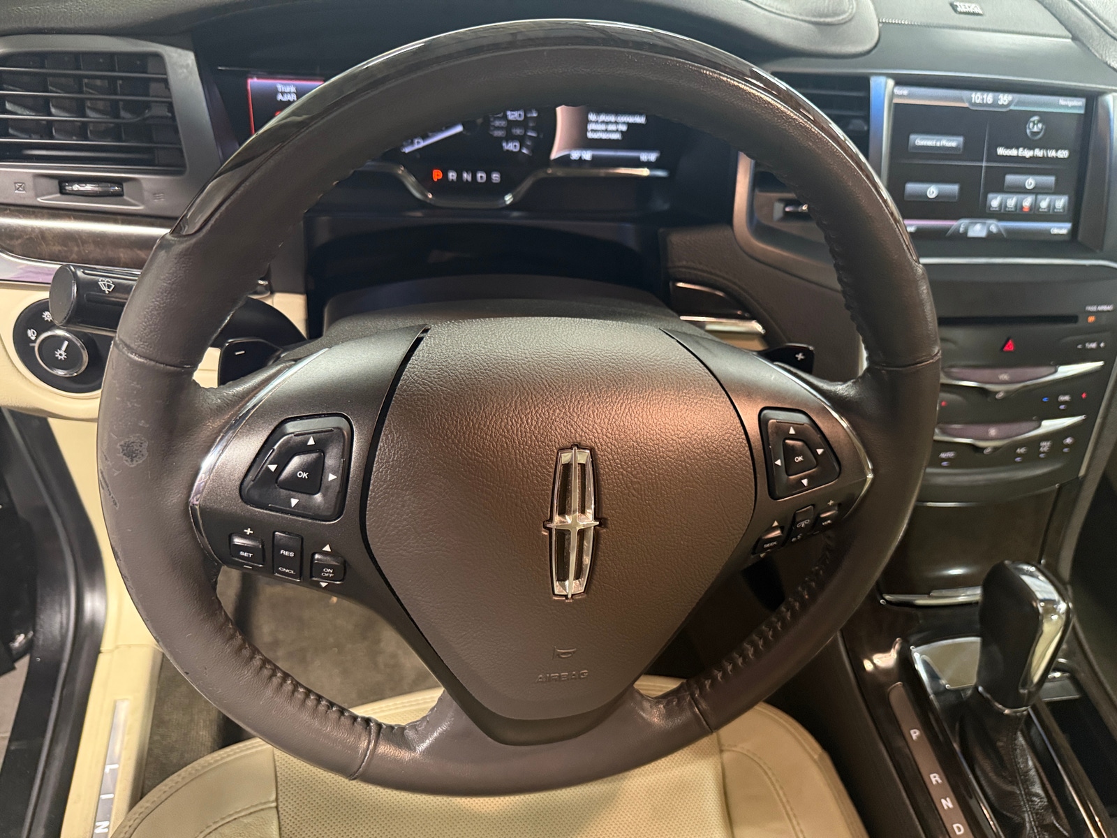 Thumbnail: 2015 Lincoln MKS - 4