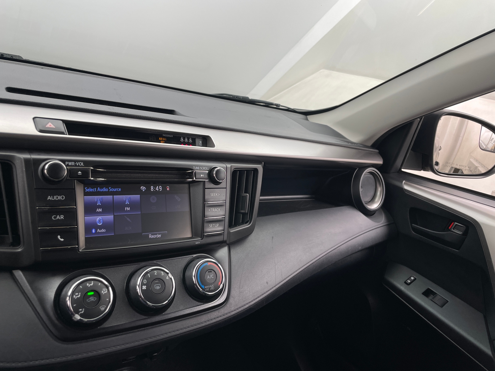 Thumbnail: 2018 Toyota RAV4 - 4