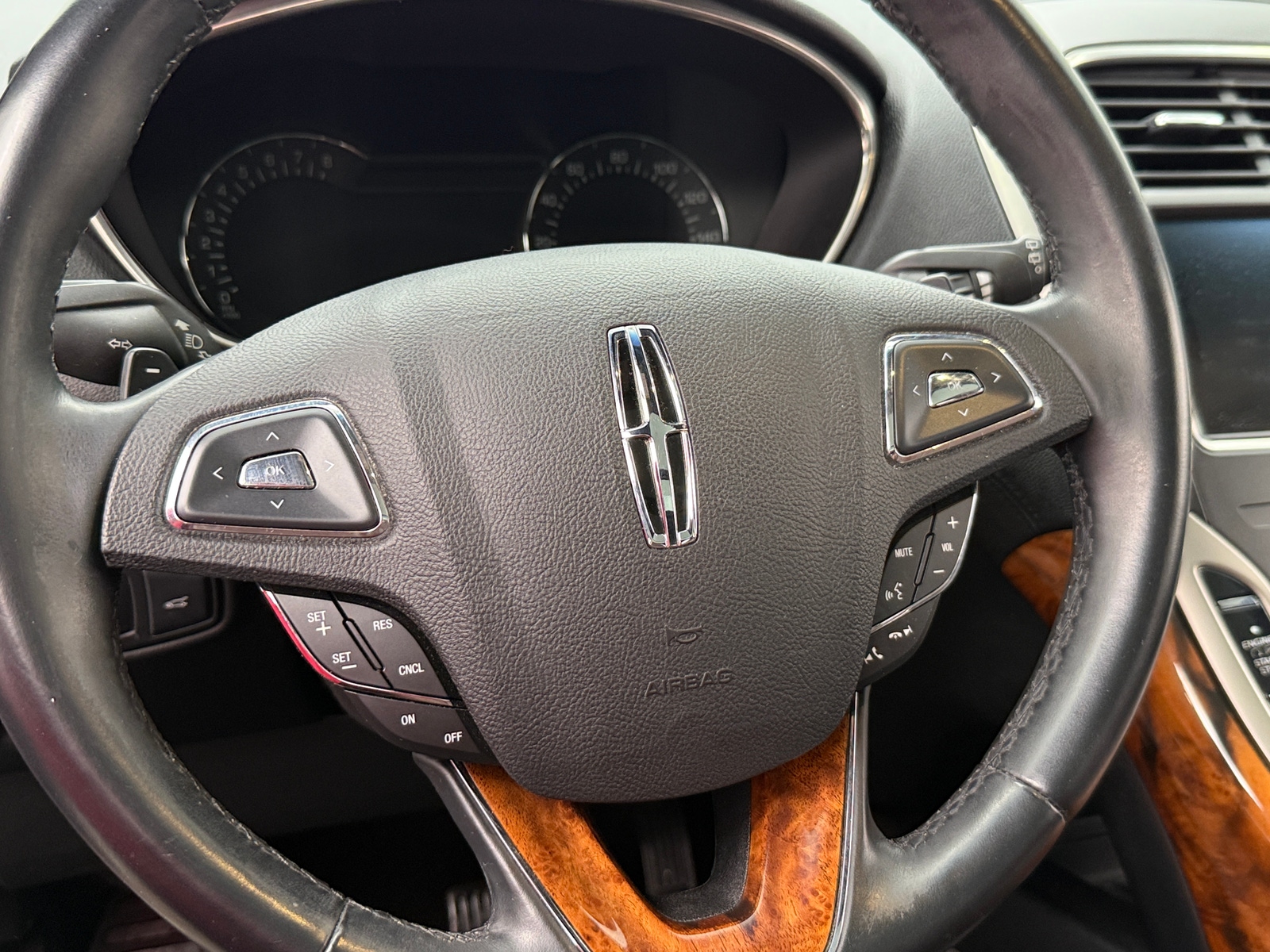 Thumbnail: 2016 Lincoln MKX - 4