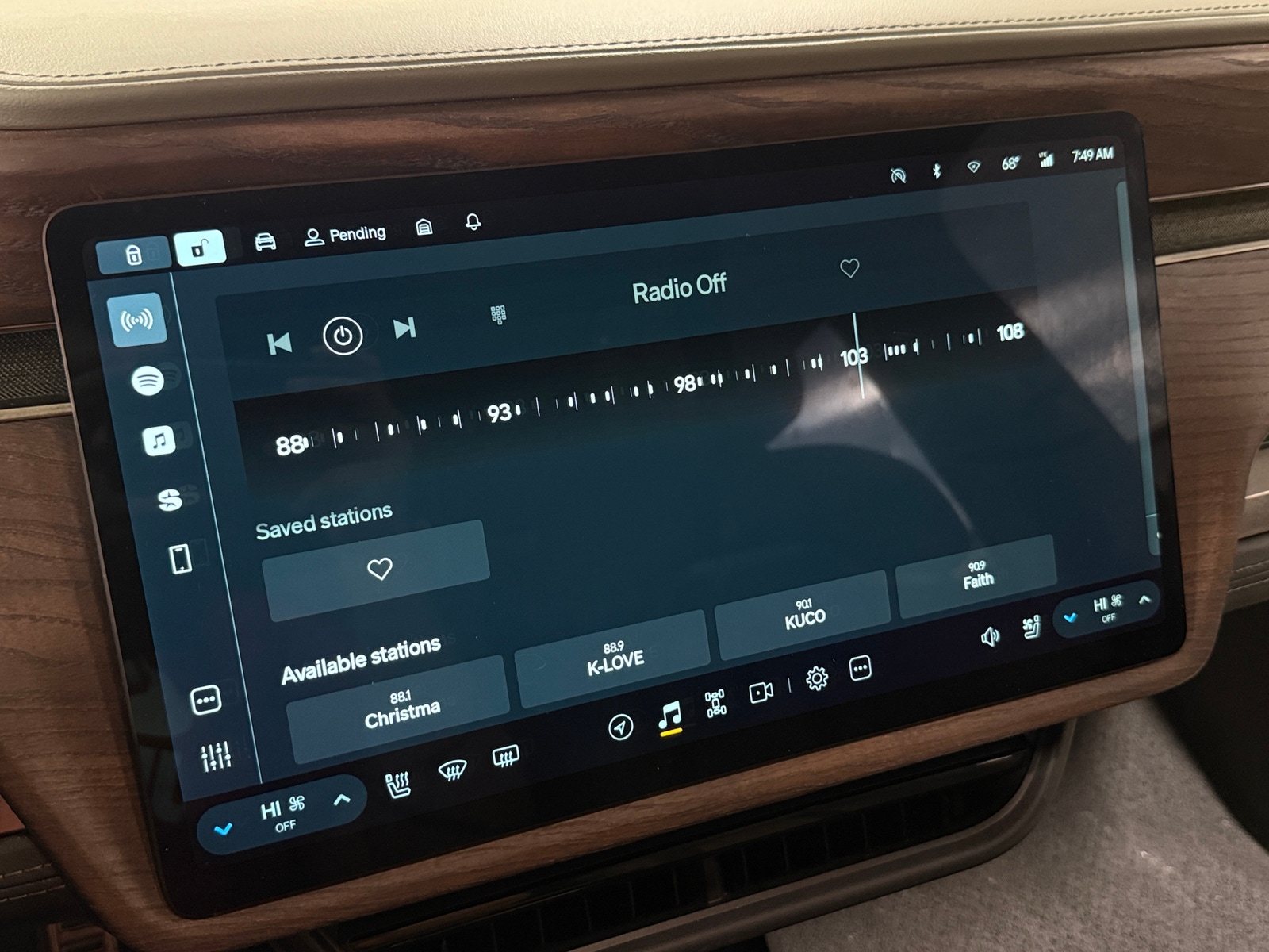 Thumbnail: 2022 Rivian R1T - 3