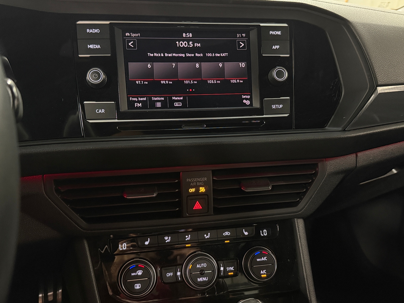 Thumbnail: 2019 Volkswagen Jetta - 4