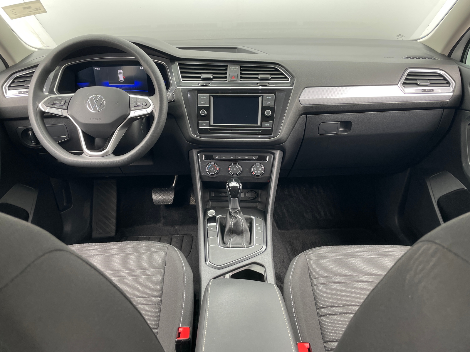 Thumbnail: 2023 Volkswagen Tiguan - 3