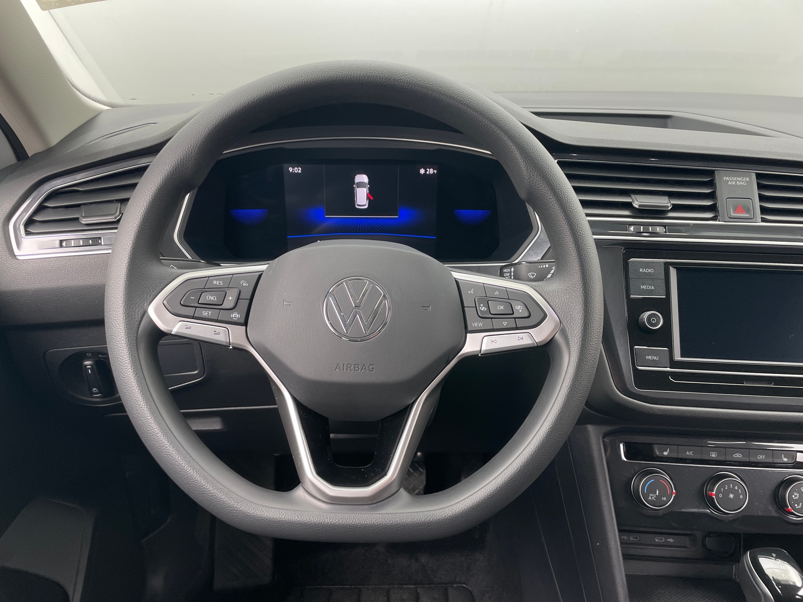 Thumbnail: 2023 Volkswagen Tiguan - 5