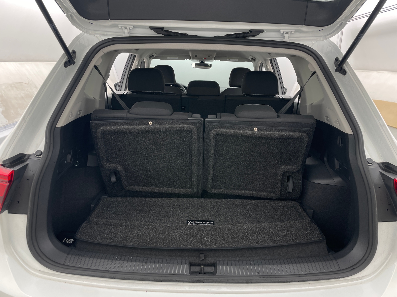 Thumbnail: 2023 Volkswagen Tiguan - 7