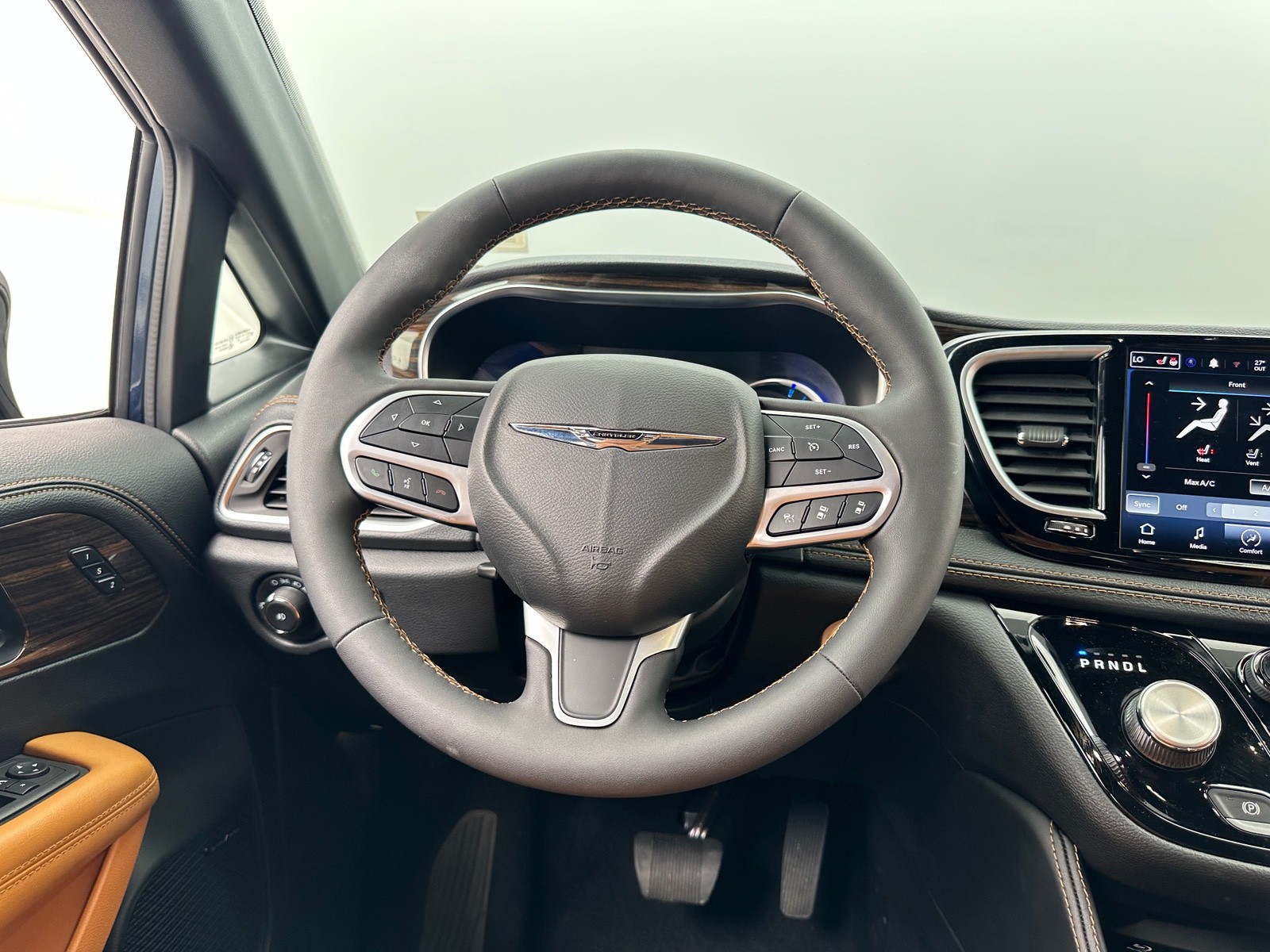 Thumbnail: 2023 Chrysler Pacifica - 4