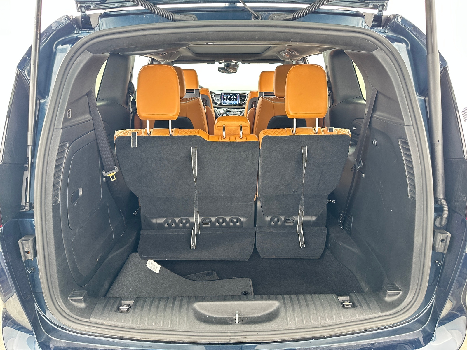 Thumbnail: 2023 Chrysler Pacifica - 6