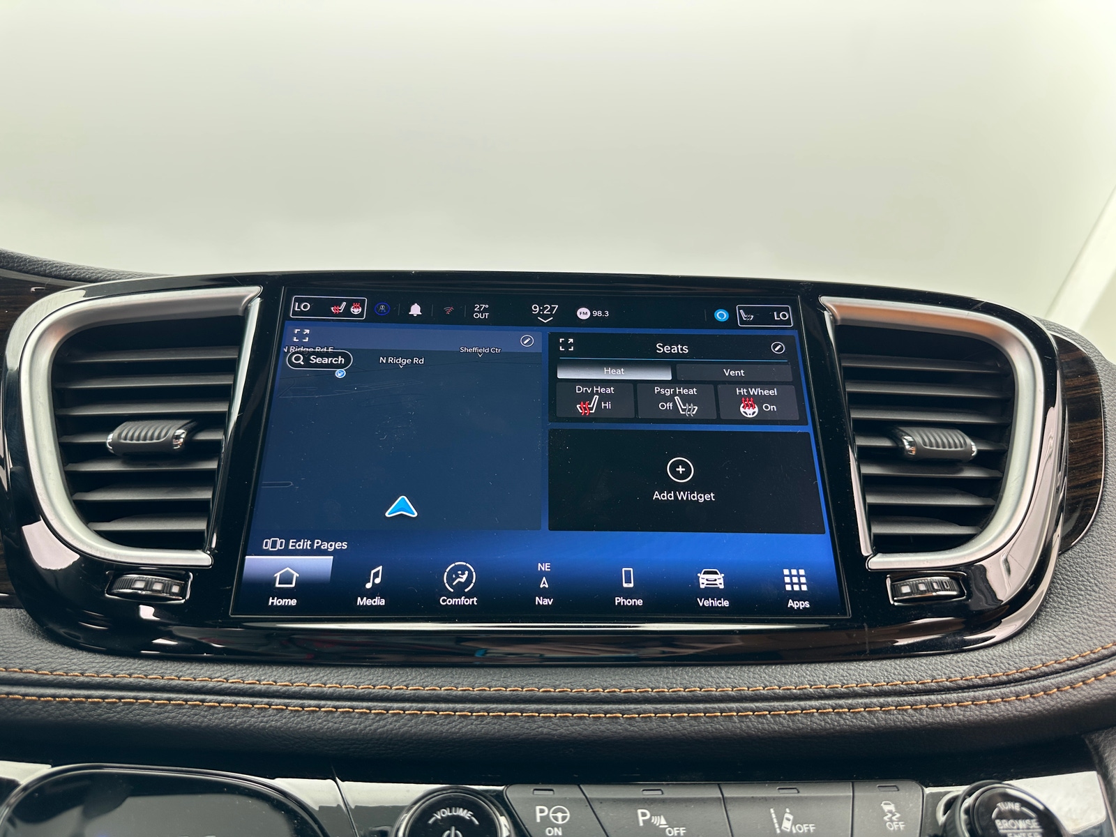 Thumbnail: 2023 Chrysler Pacifica - 3