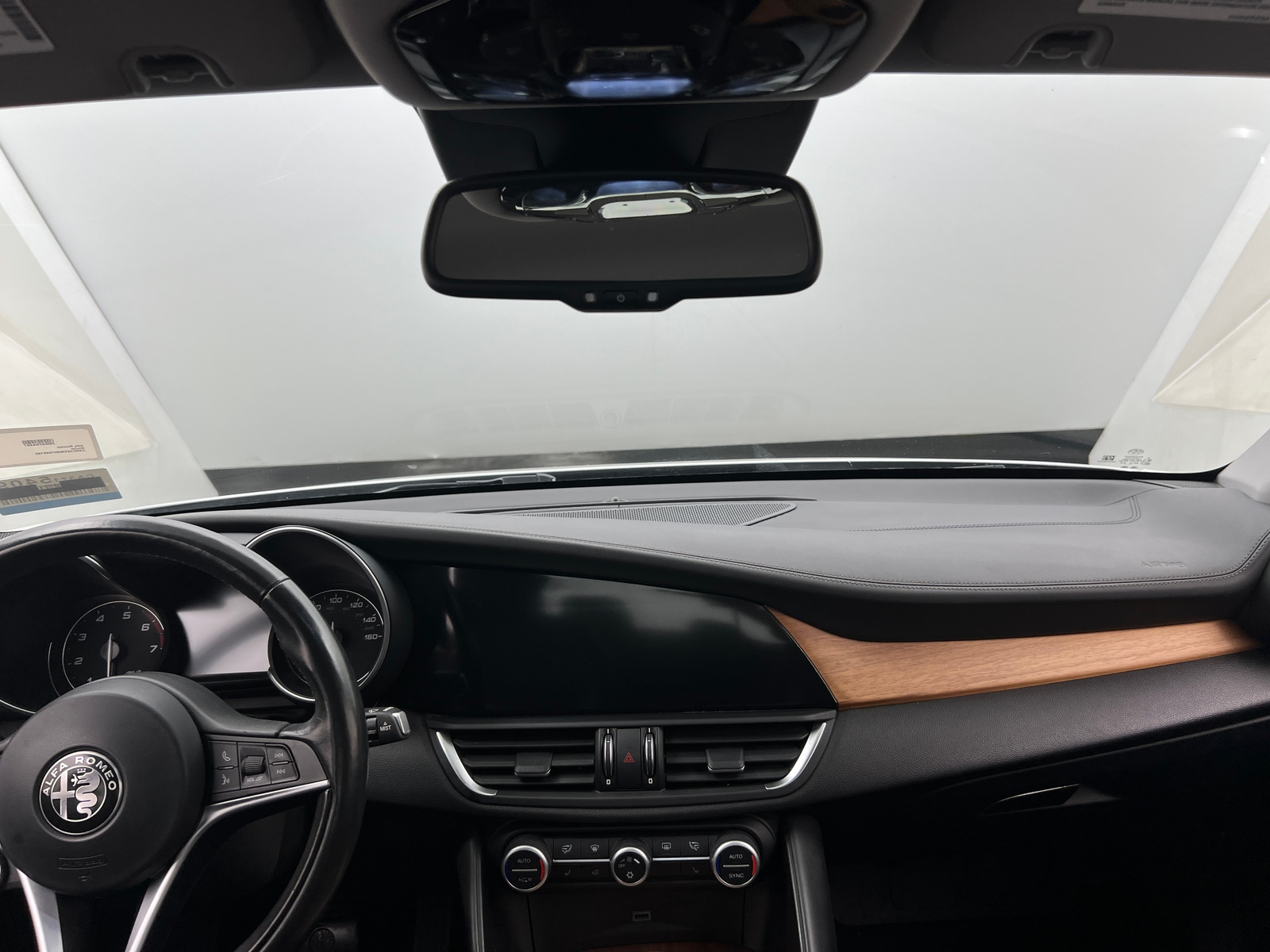 Thumbnail: 2017 Alfa Romeo Giulia - 2