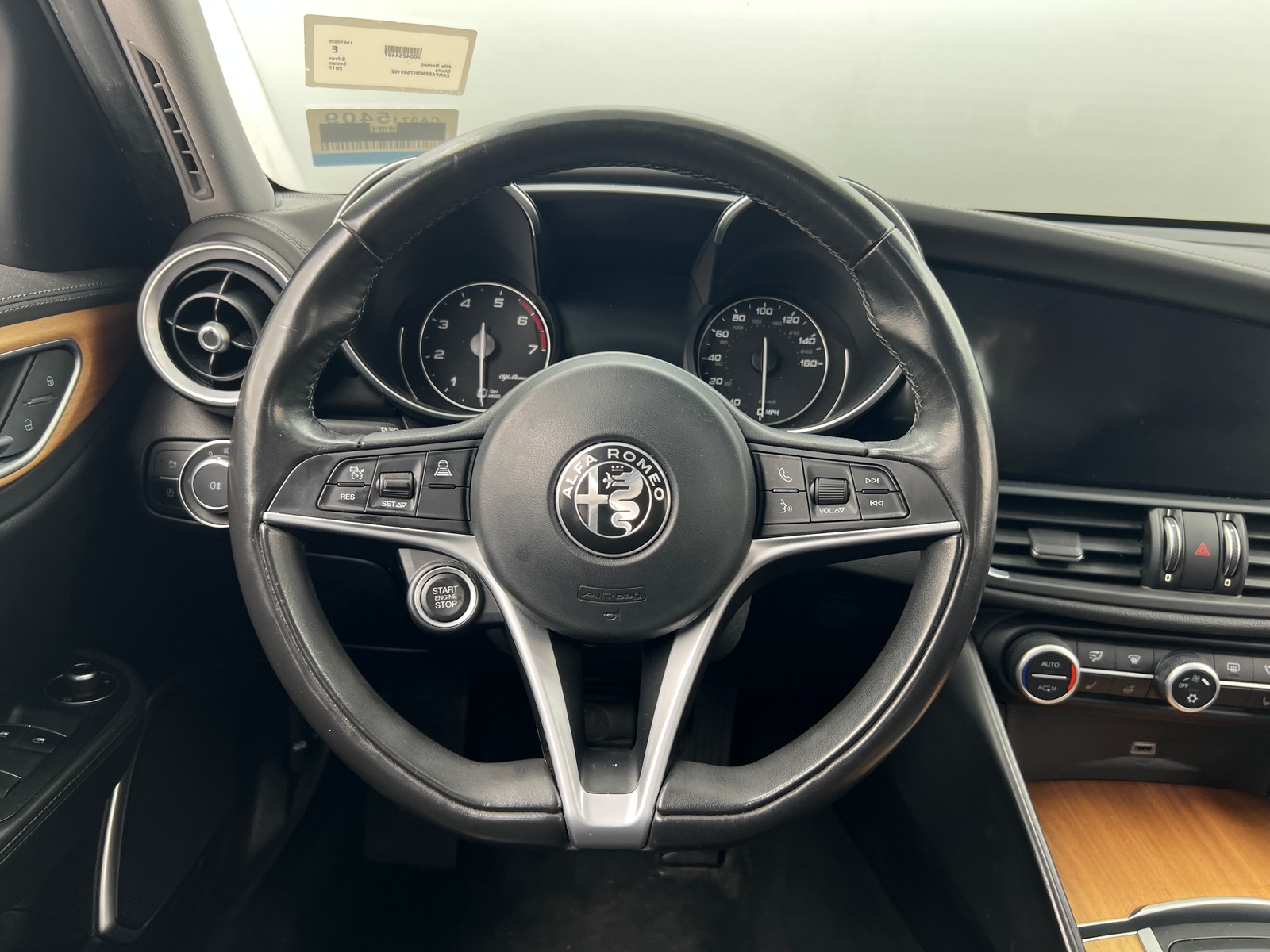 Thumbnail: 2017 Alfa Romeo Giulia - 4