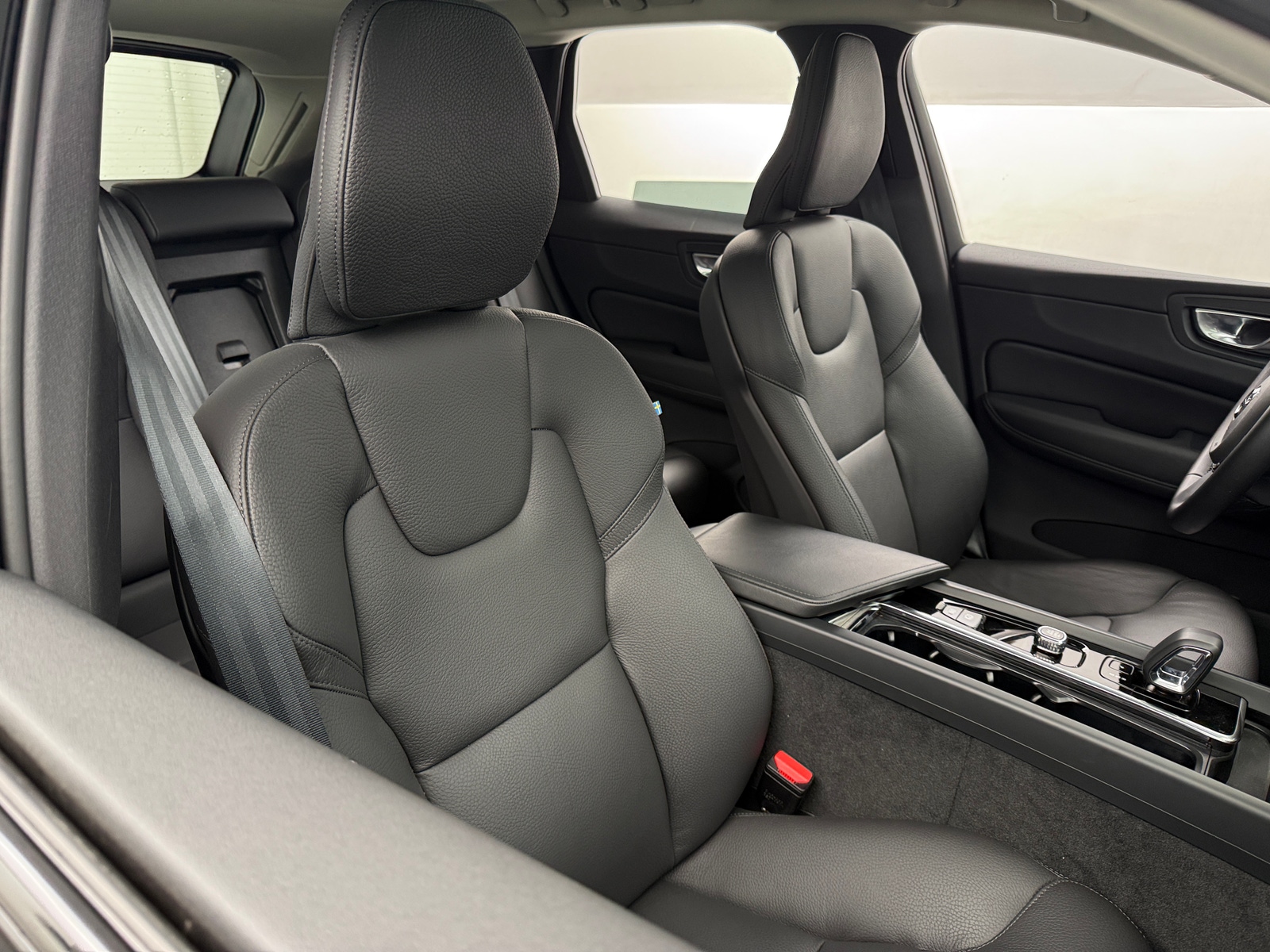 Thumbnail: 2025 Volvo XC60 - 2