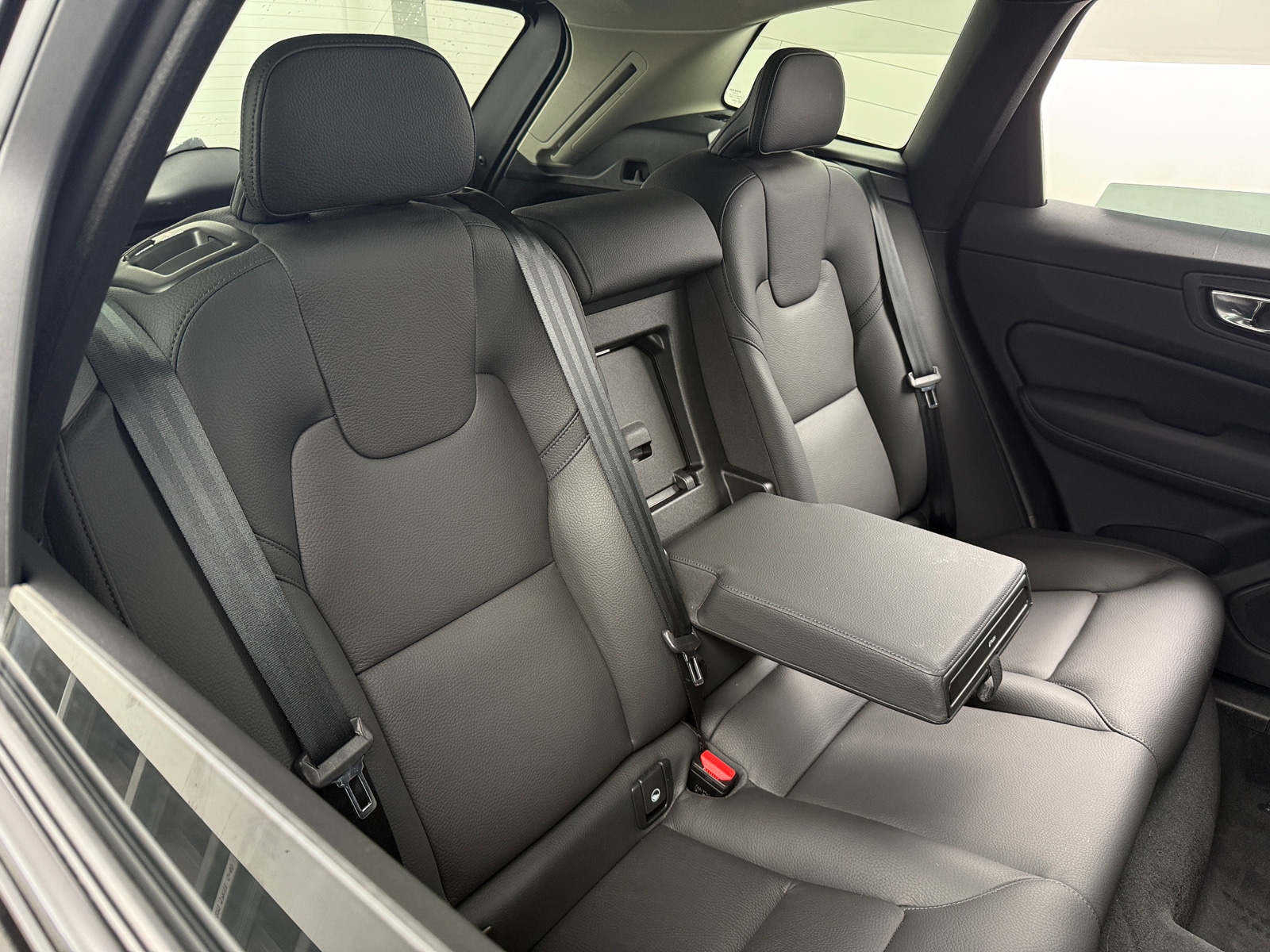 Thumbnail: 2025 Volvo XC60 - 6