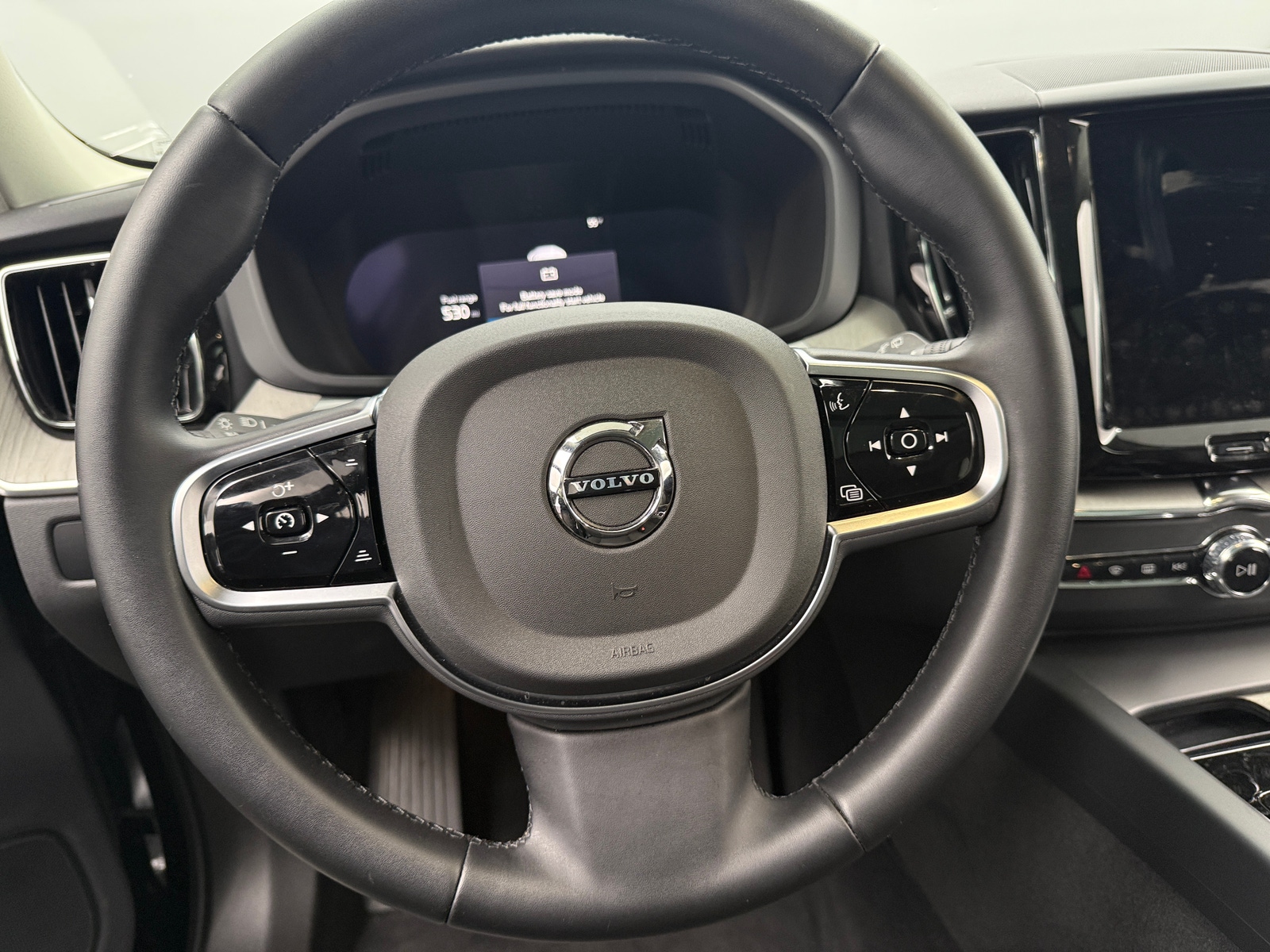 Thumbnail: 2025 Volvo XC60 - 5