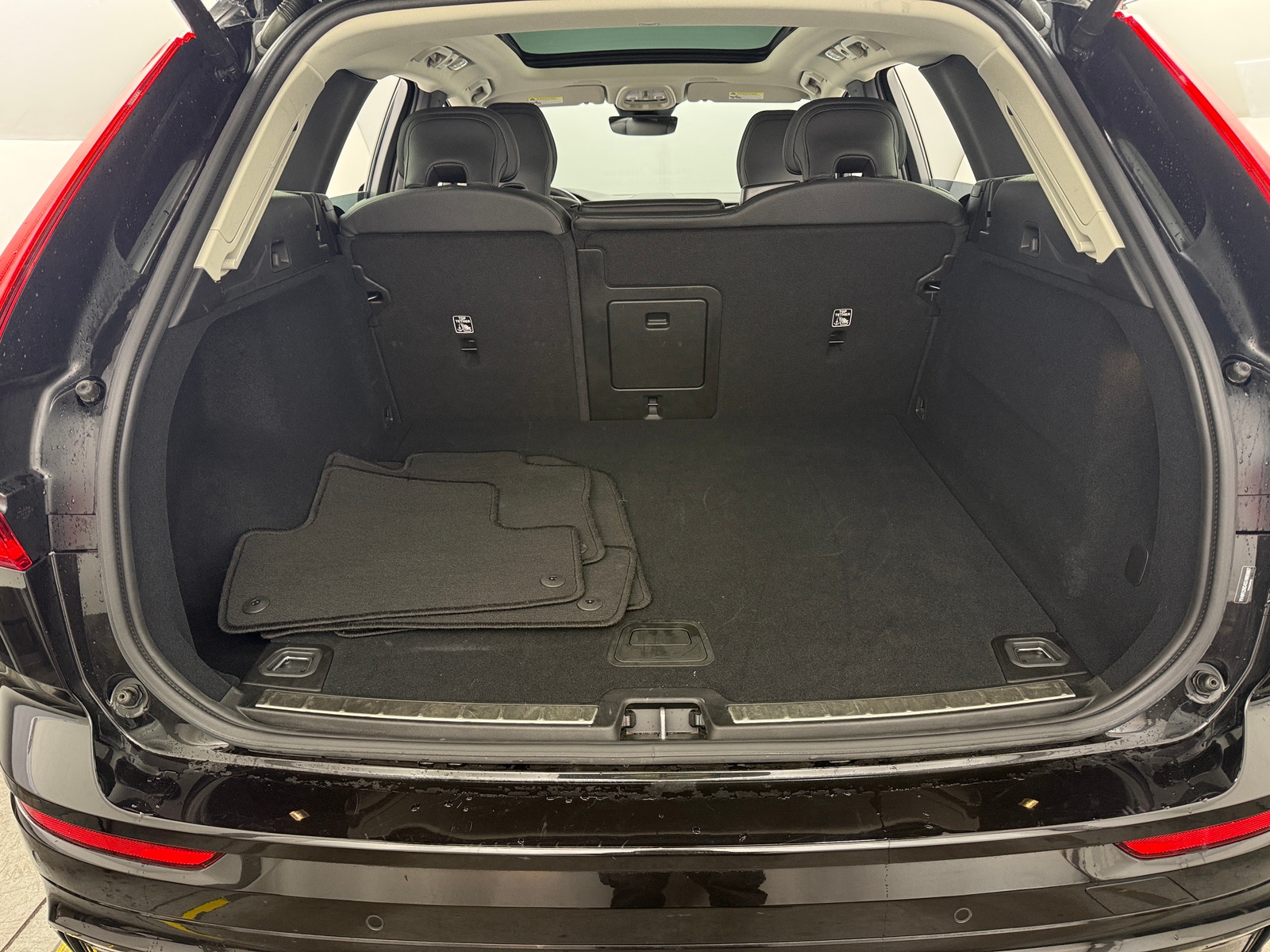 Thumbnail: 2025 Volvo XC60 - 7