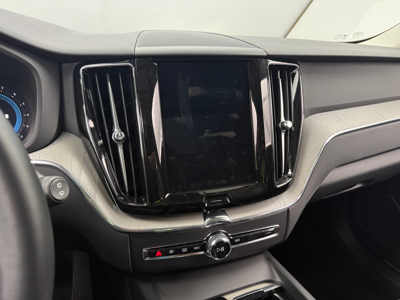 Thumbnail: 2025 Volvo XC60 - 4