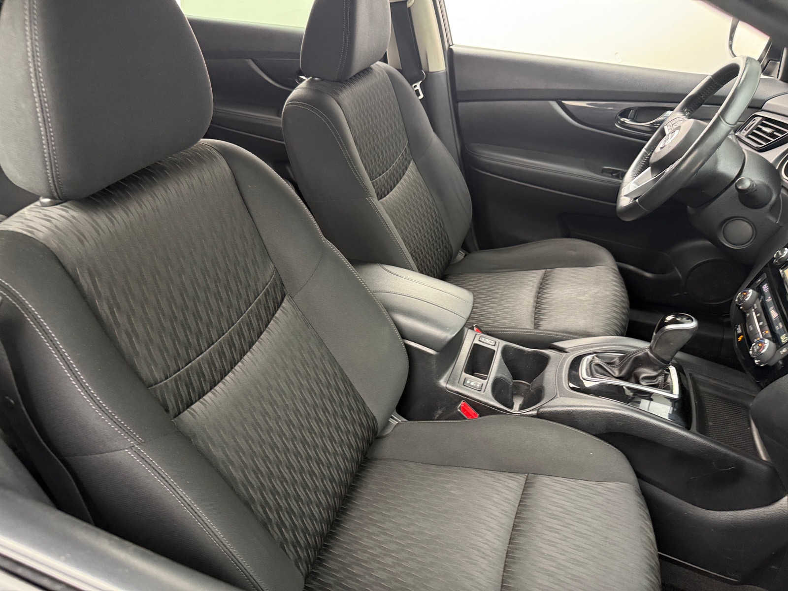 Thumbnail: 2017 Nissan Rogue - 2