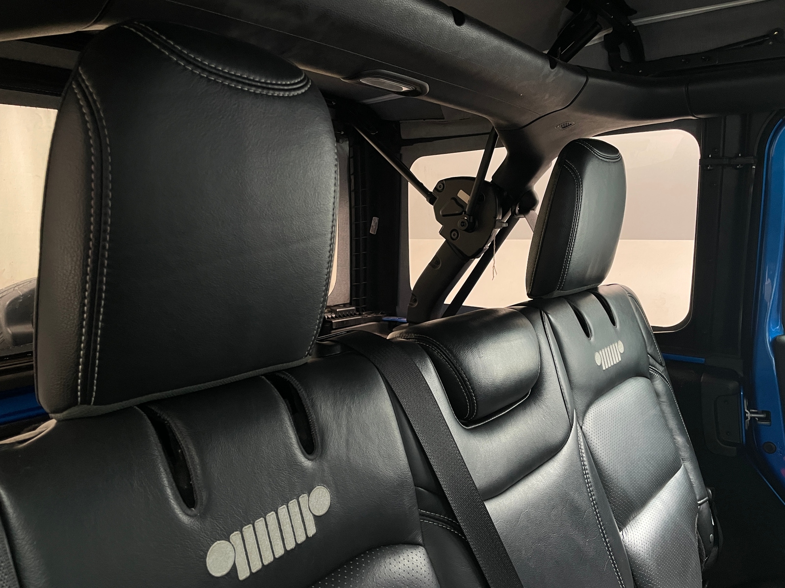 Thumbnail: 2022 Jeep Wrangler - 6