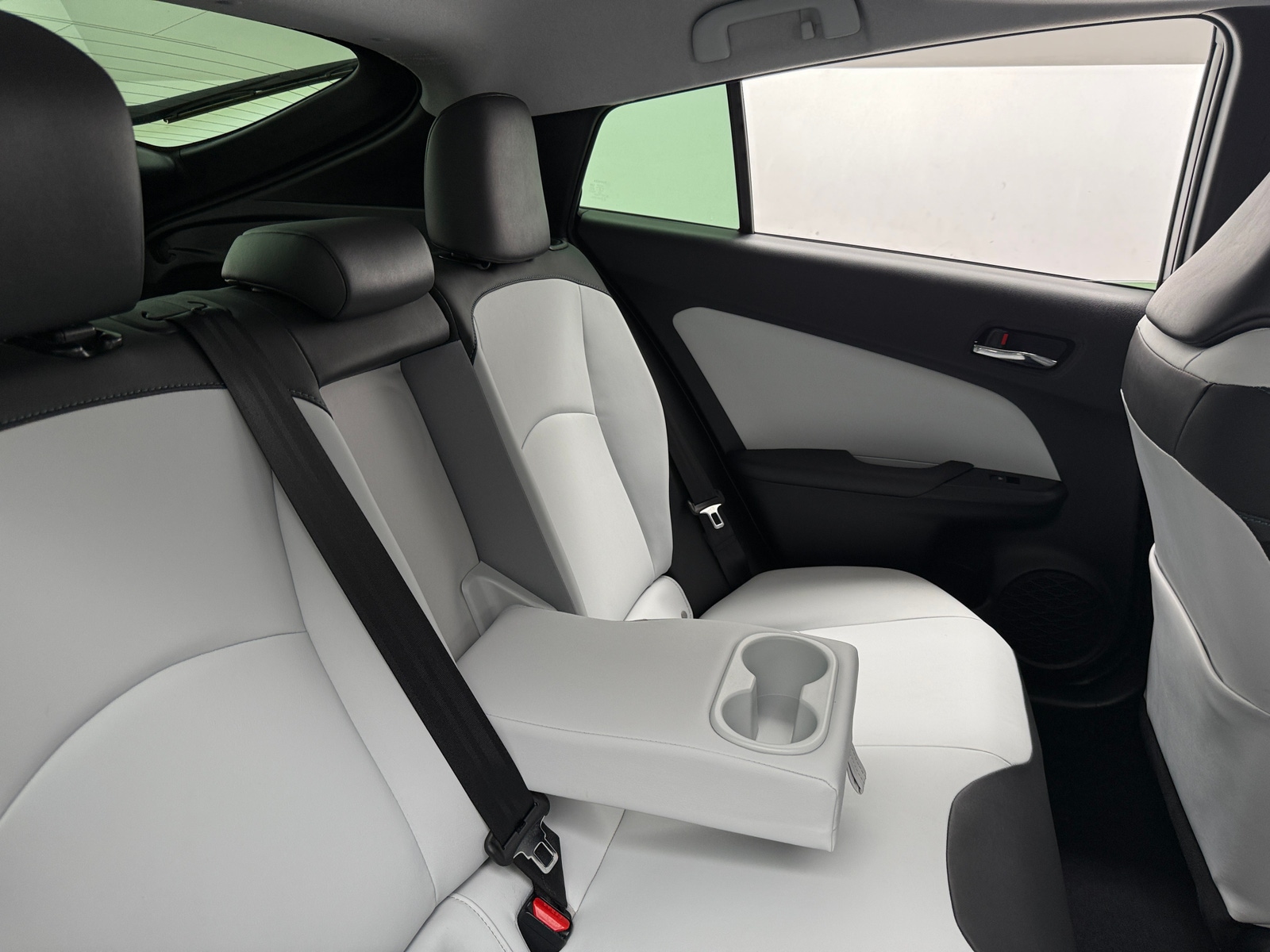 Thumbnail: 2016 Toyota Prius - 6