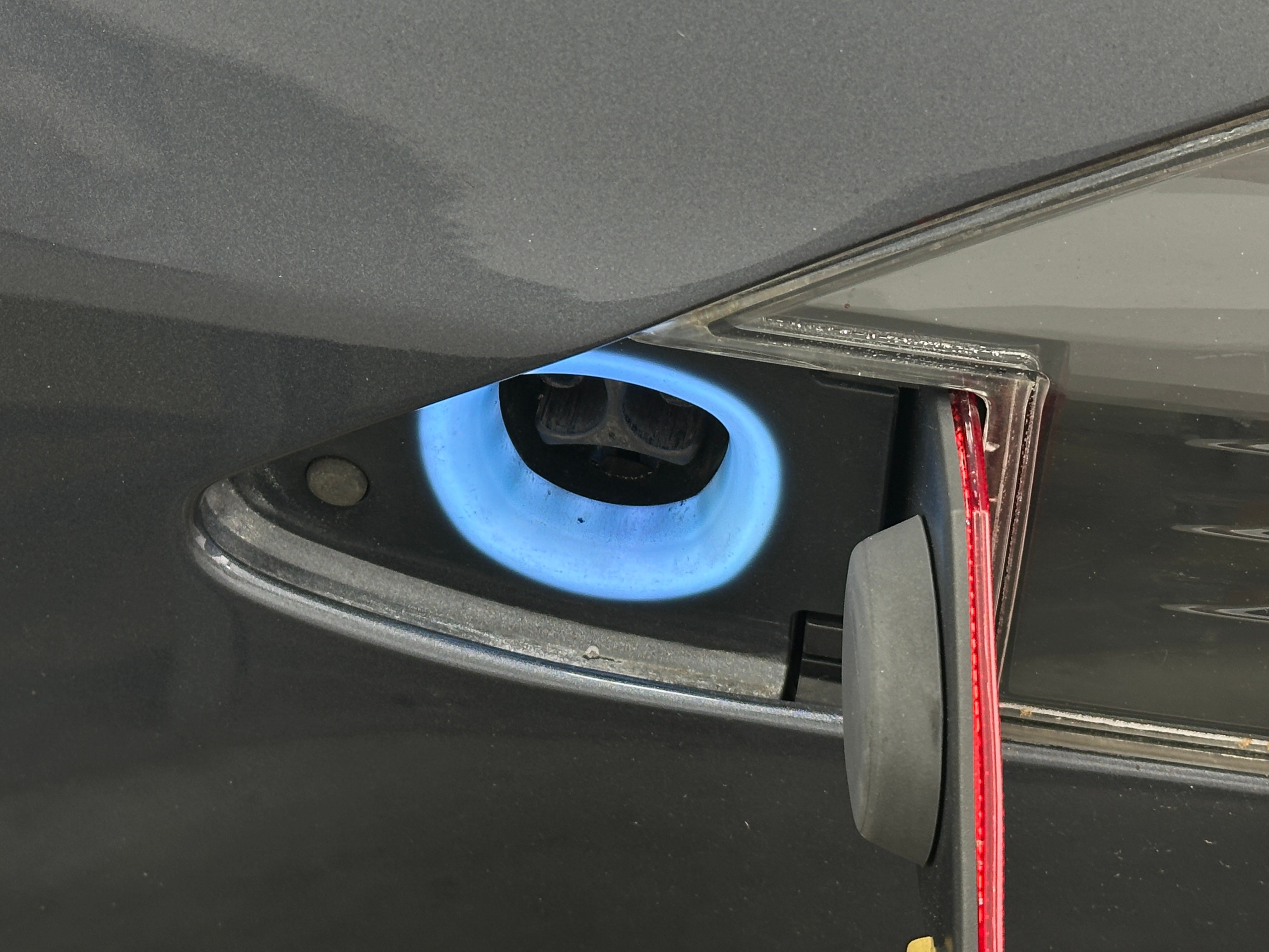 Used 2016 Tesla Model S 90D with VIN 5YJSA1E29GF123314 for sale in Oak Creek, WI