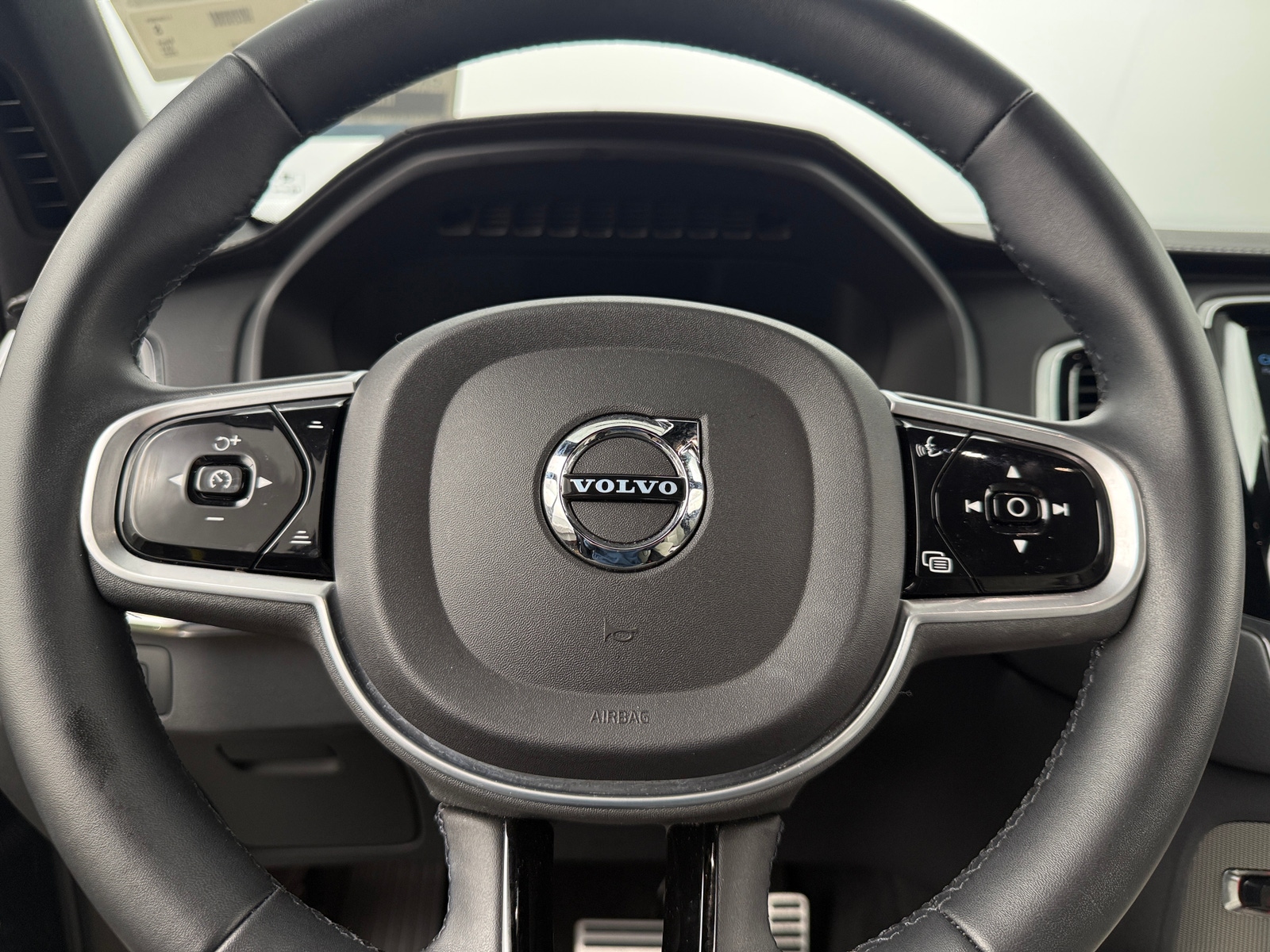 Thumbnail: 2022 Volvo XC90 - 4