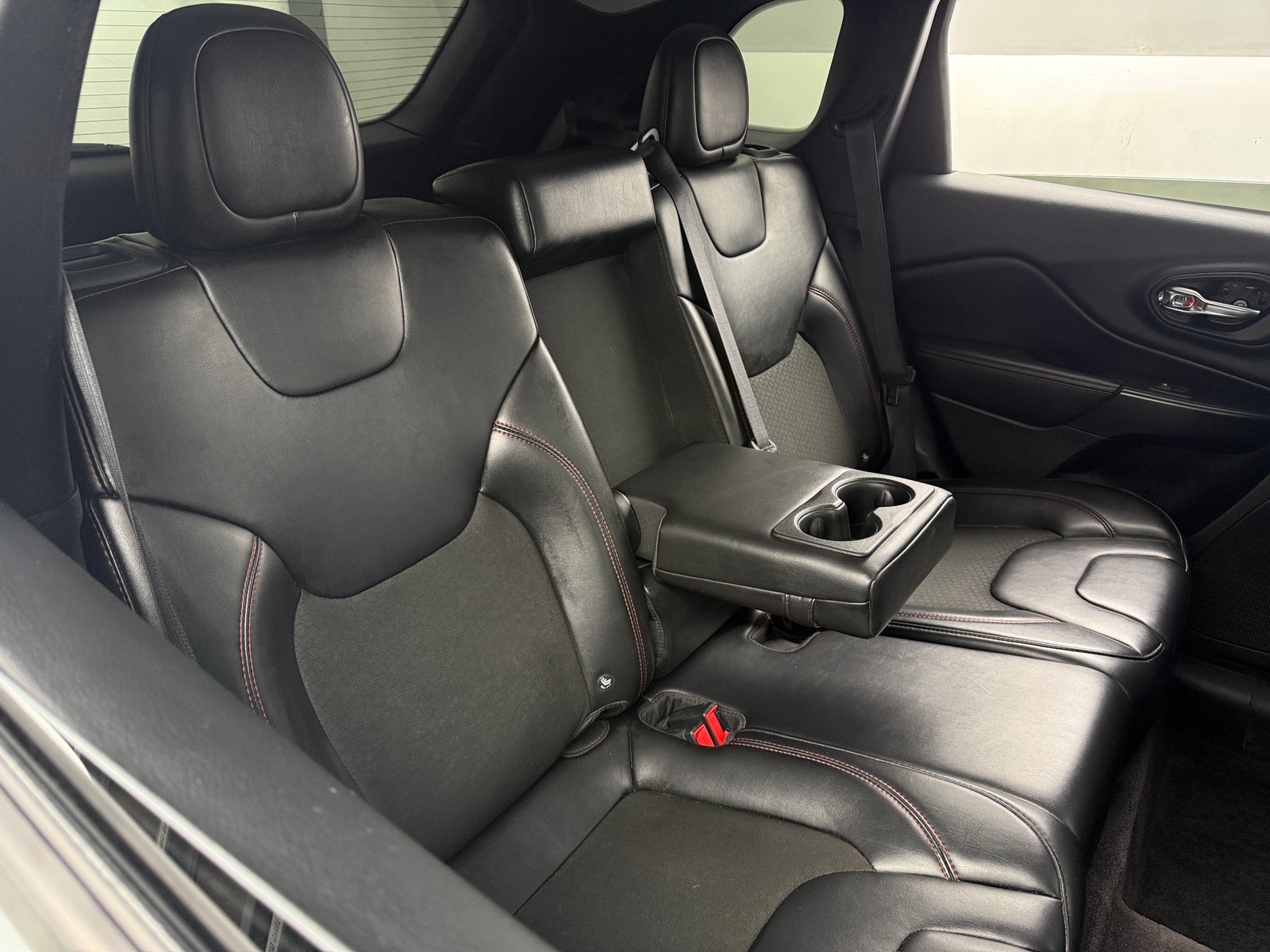 Thumbnail: 2019 Jeep Cherokee - 6