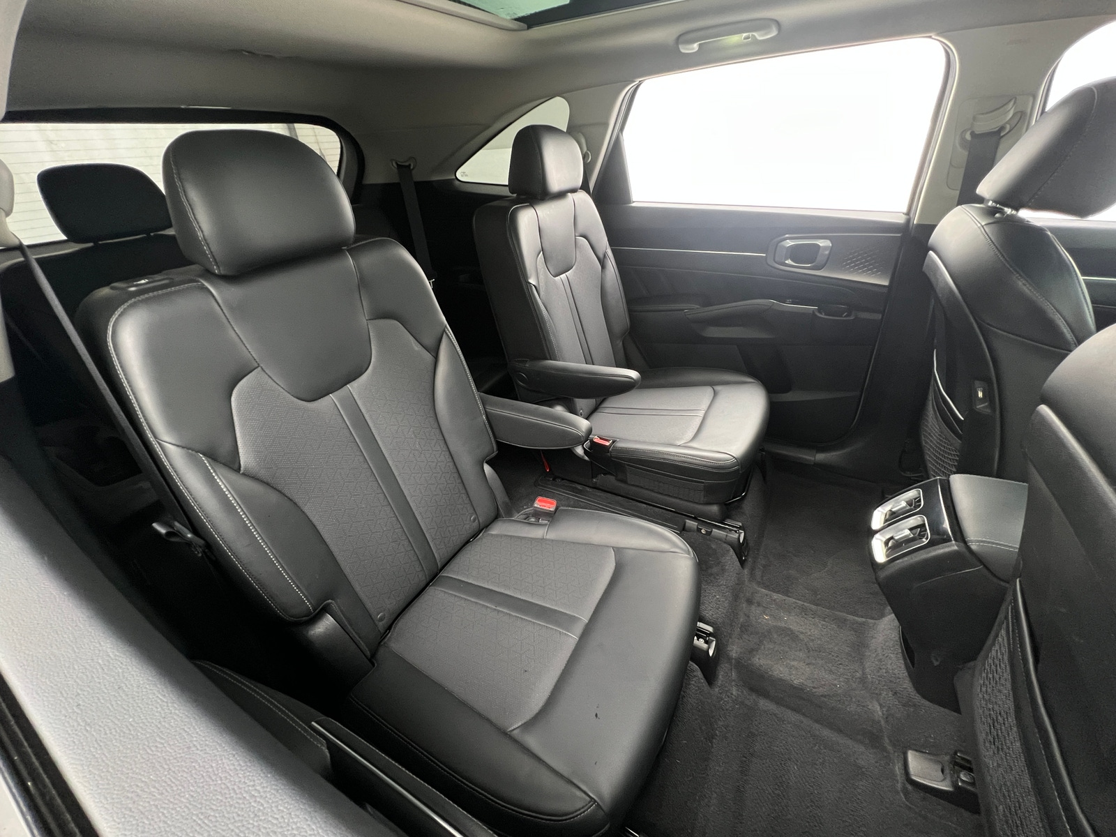 Thumbnail: 2022 Kia Sorento - 5