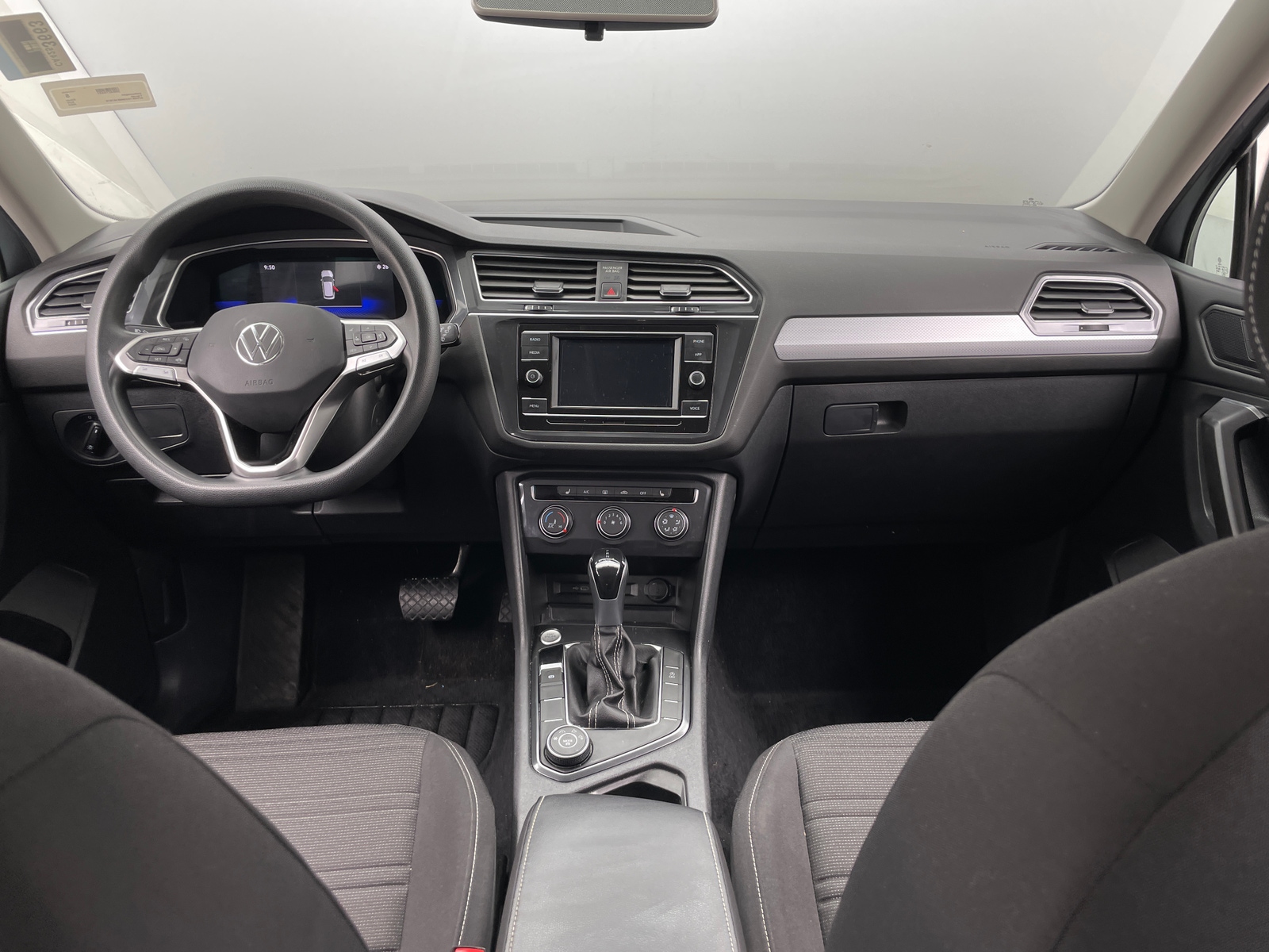 Thumbnail: 2022 Volkswagen Tiguan - 3