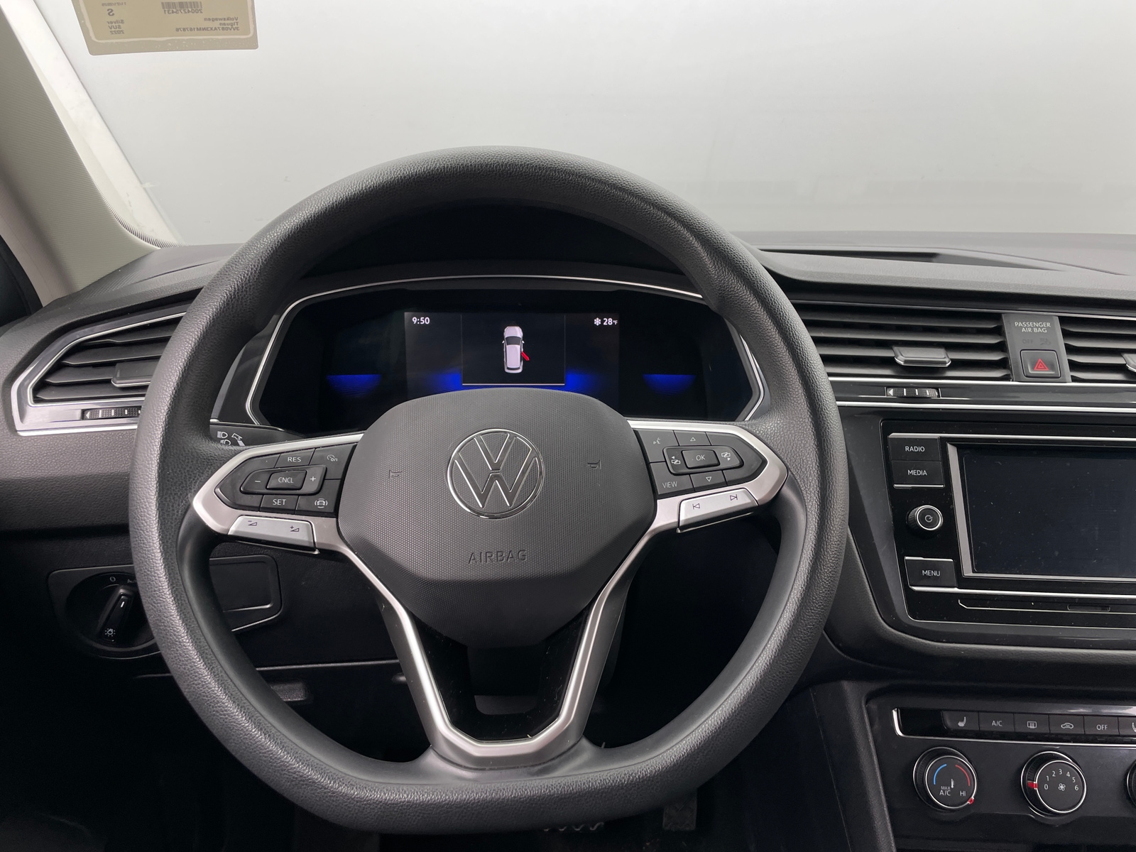 Thumbnail: 2022 Volkswagen Tiguan - 5