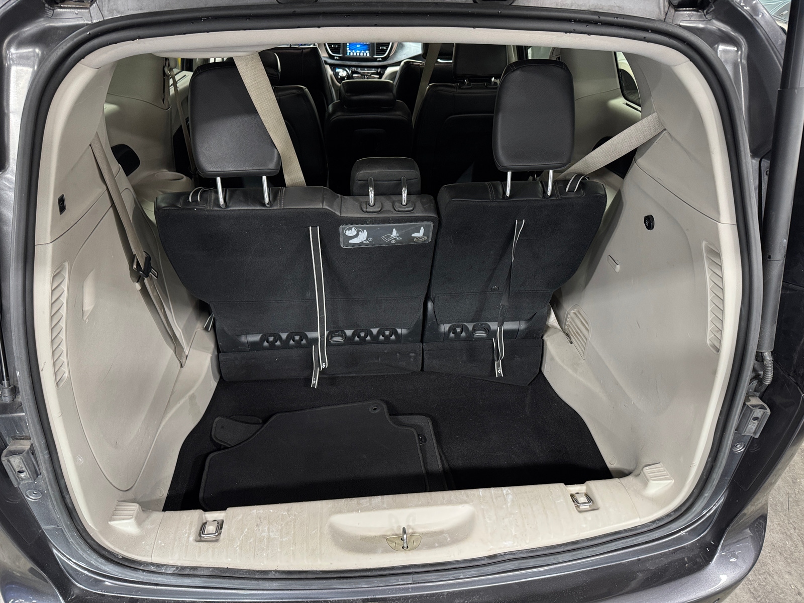 Thumbnail: 2018 Chrysler Pacifica - 6