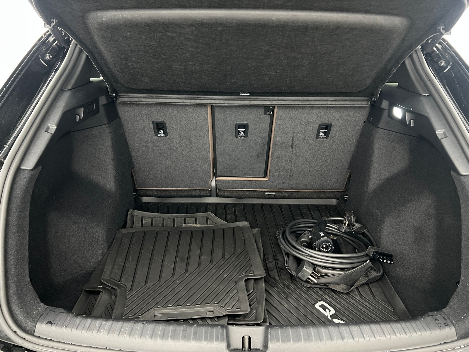 Thumbnail: 2025 Audi Q4 e-tron - 6