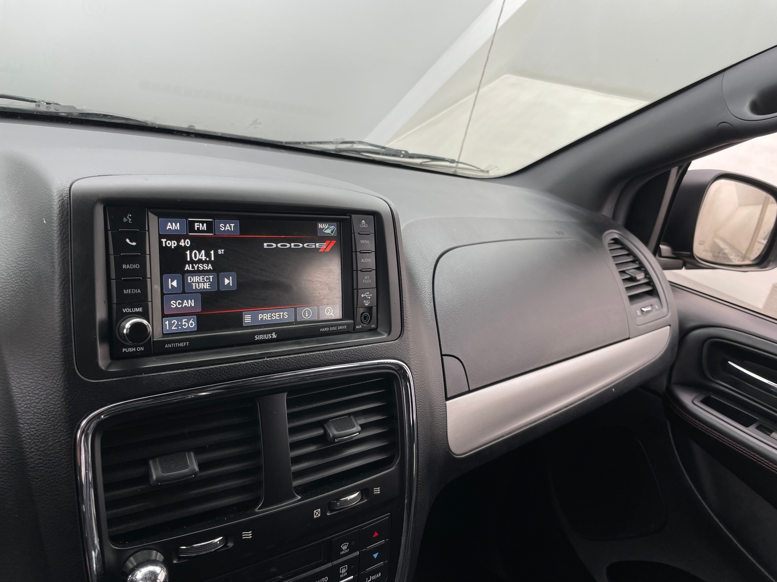 Thumbnail: 2017 Dodge Grand Caravan - 3