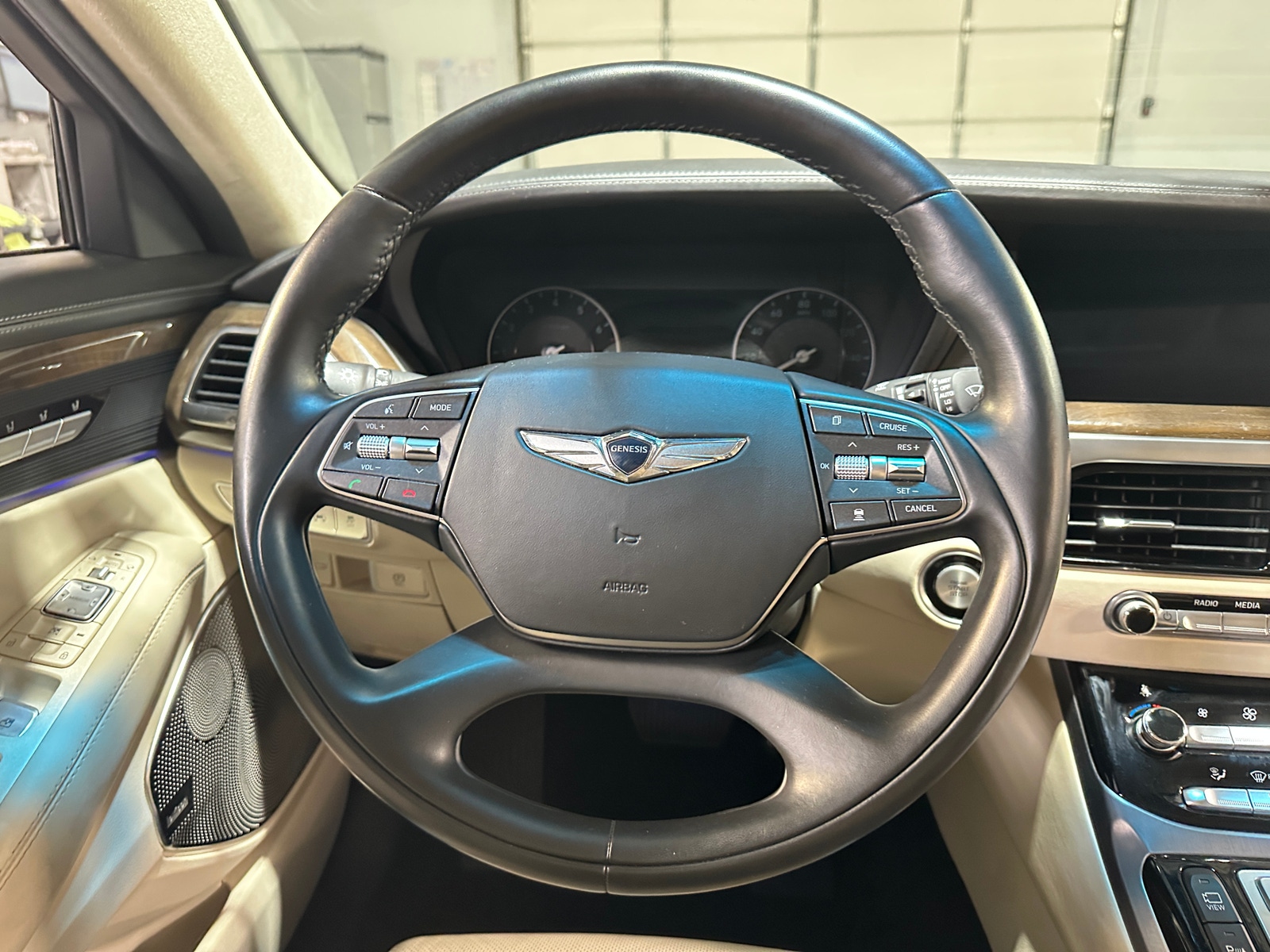 Thumbnail: 2018 Genesis G90 - 4