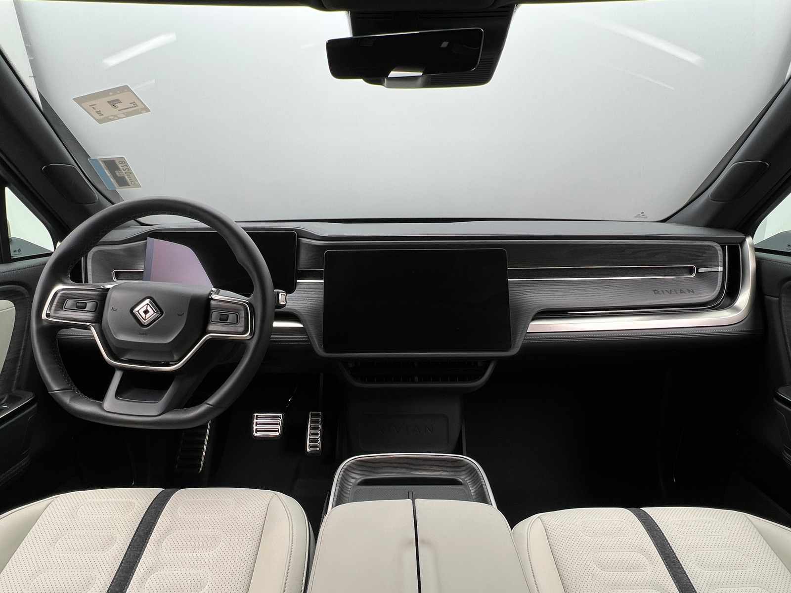 Thumbnail: 2025 Rivian R1S - 2